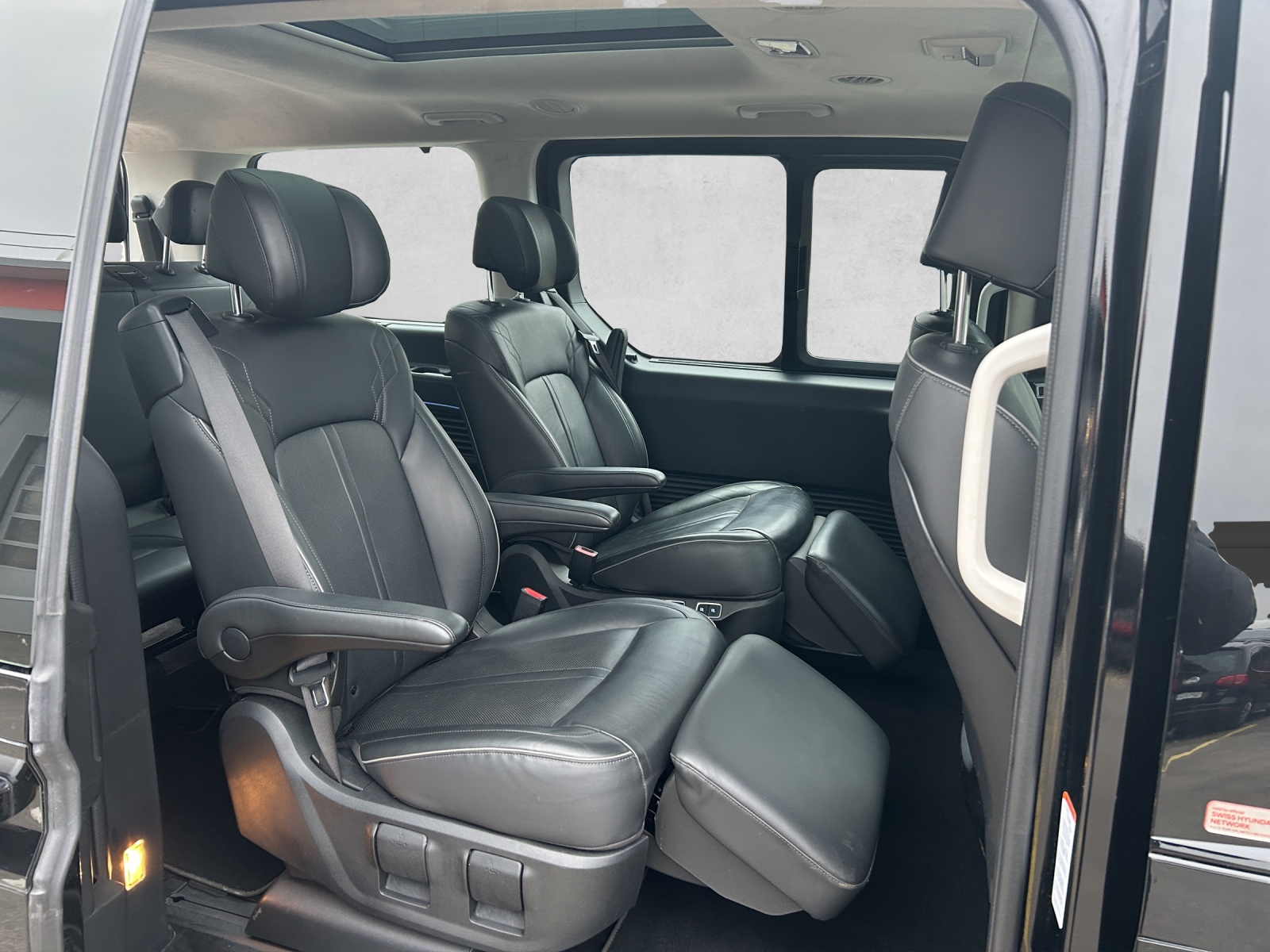 HYUNDAI Staria Premium 2.2 CRDi Vertex 4WD A-image-10