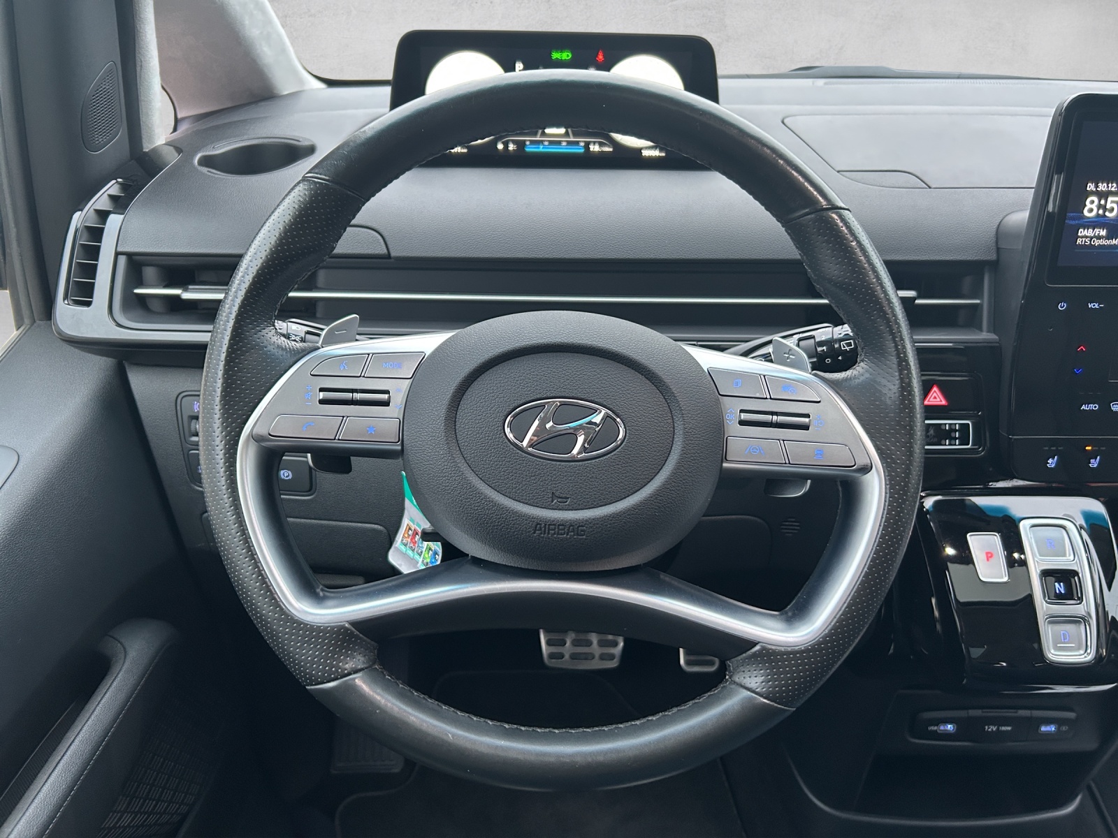 HYUNDAI Staria Premium 2.2 CRDi Vertex 4WD A-image-15