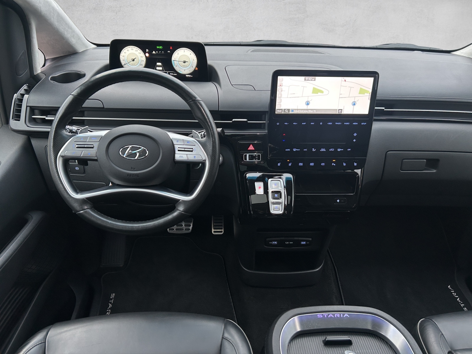 HYUNDAI Staria Premium 2.2 CRDi Vertex 4WD A-image-12