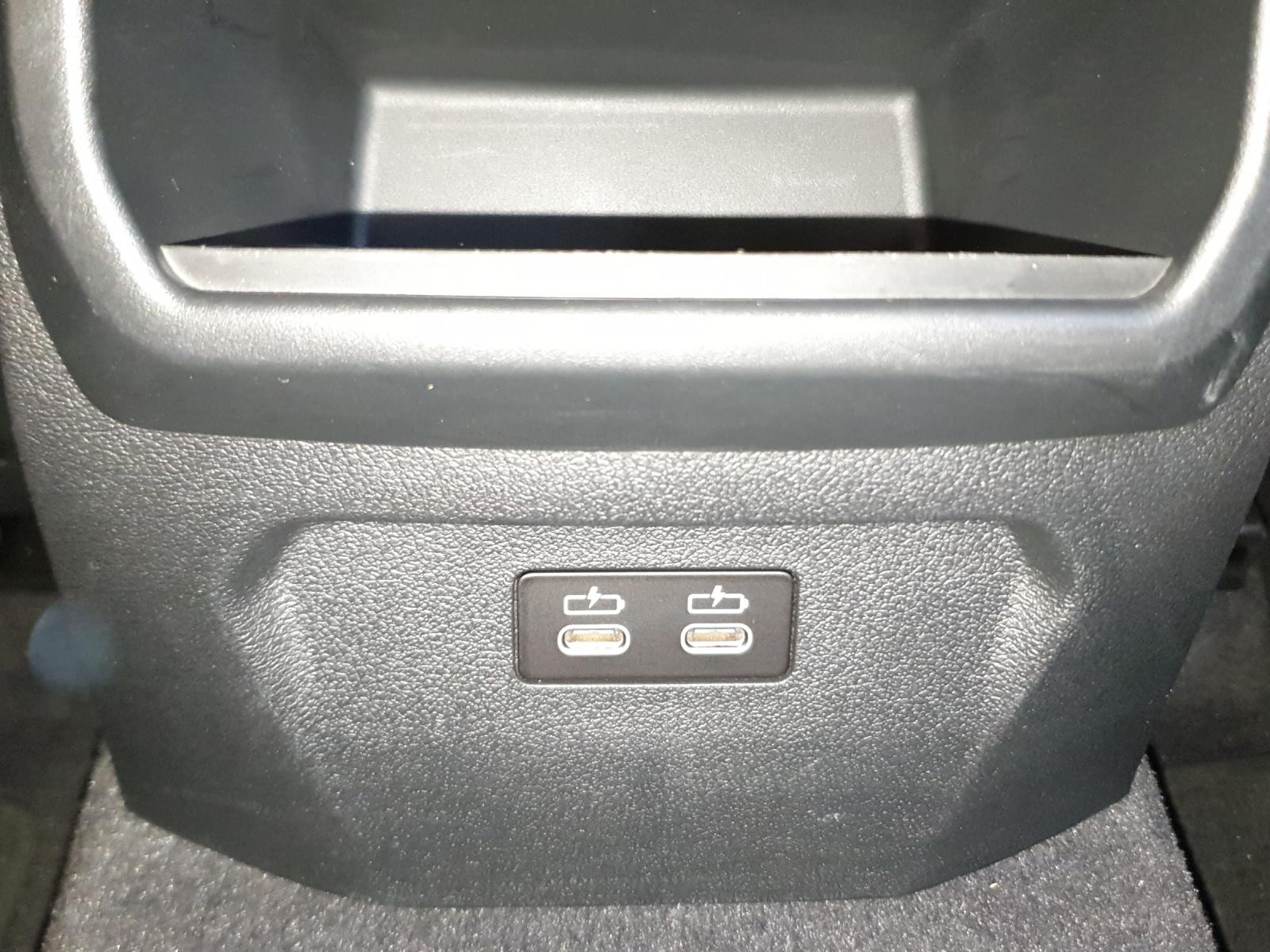 BMW 120i-image-23