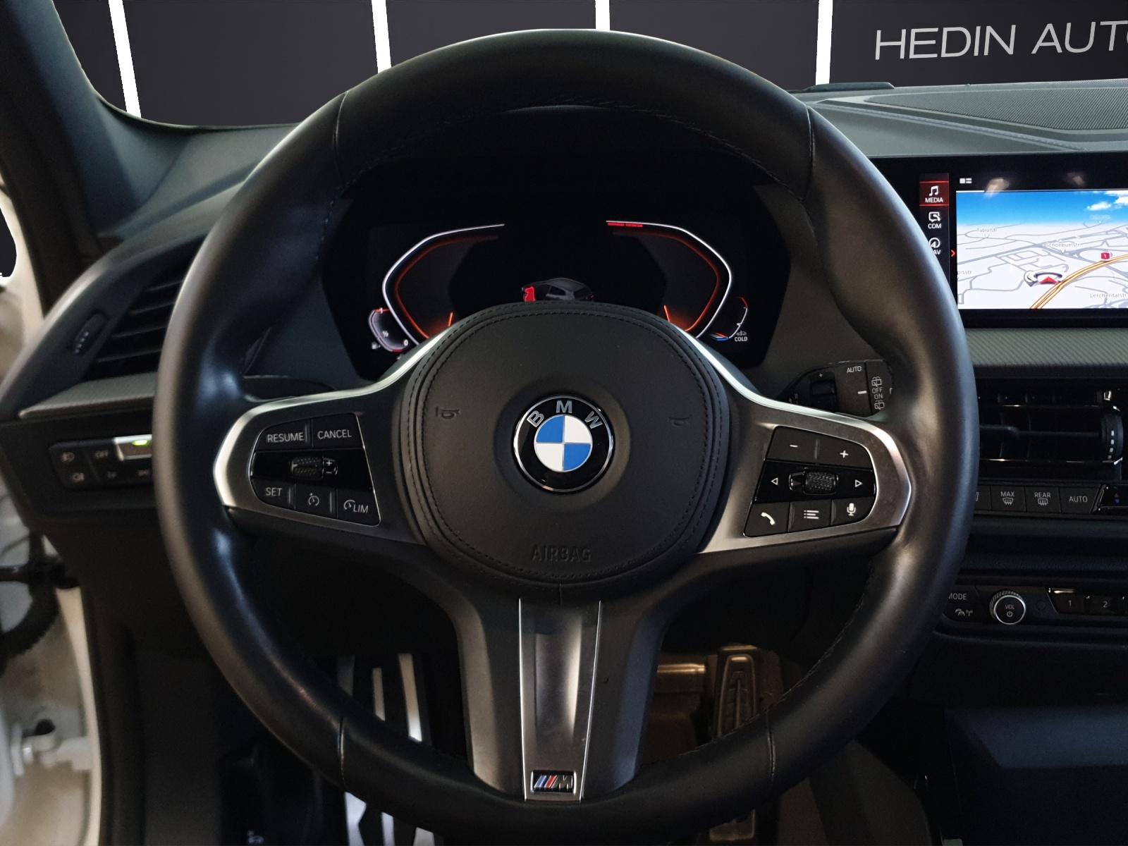 BMW 120i-image-18