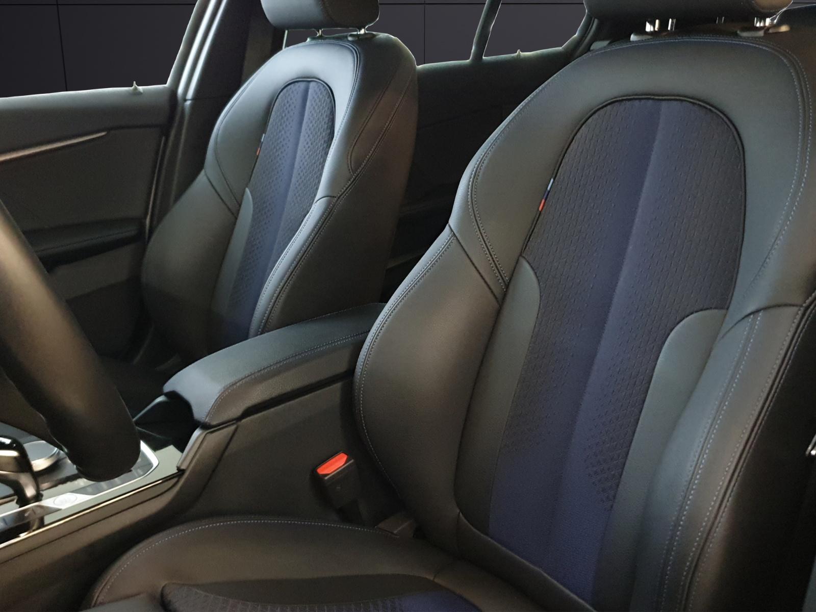 BMW 120i-image-10