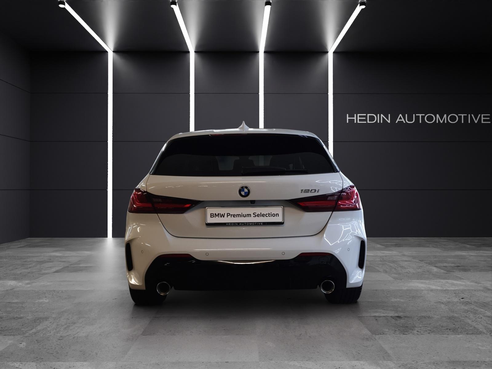 BMW 120i-image-3