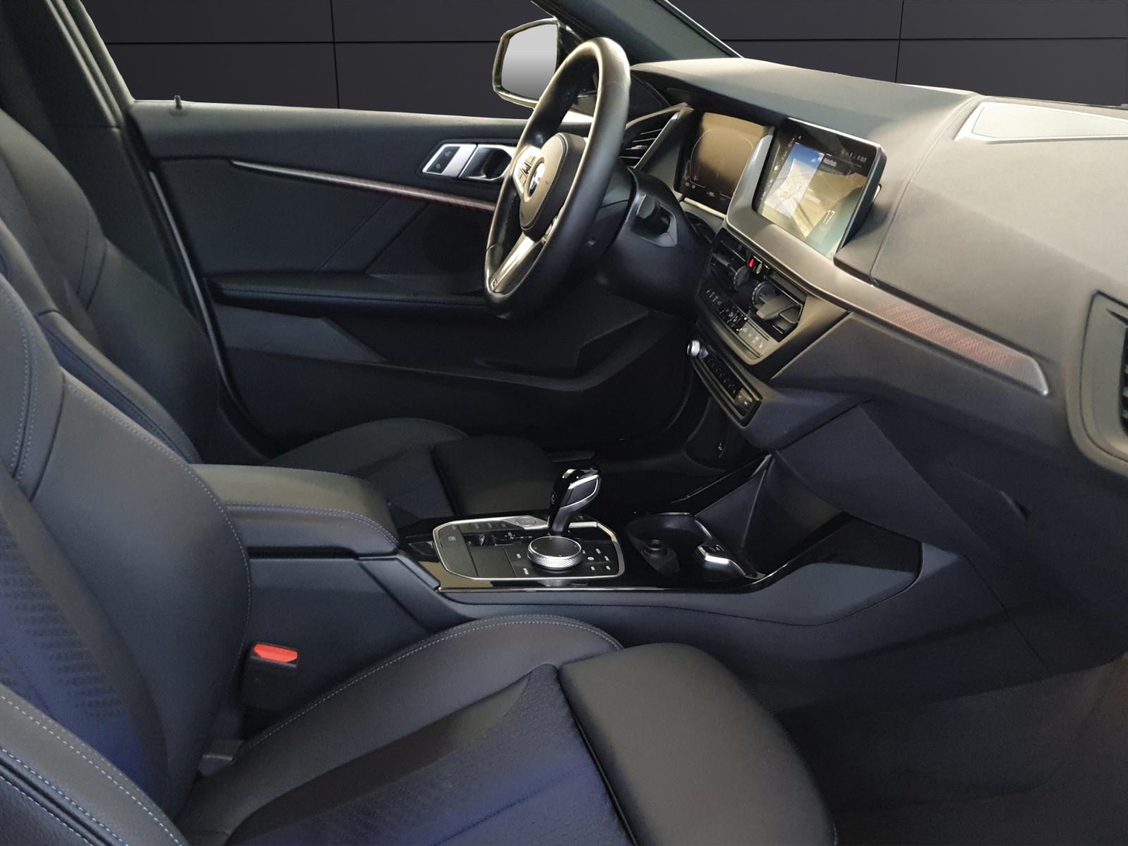 BMW 120i-image-14
