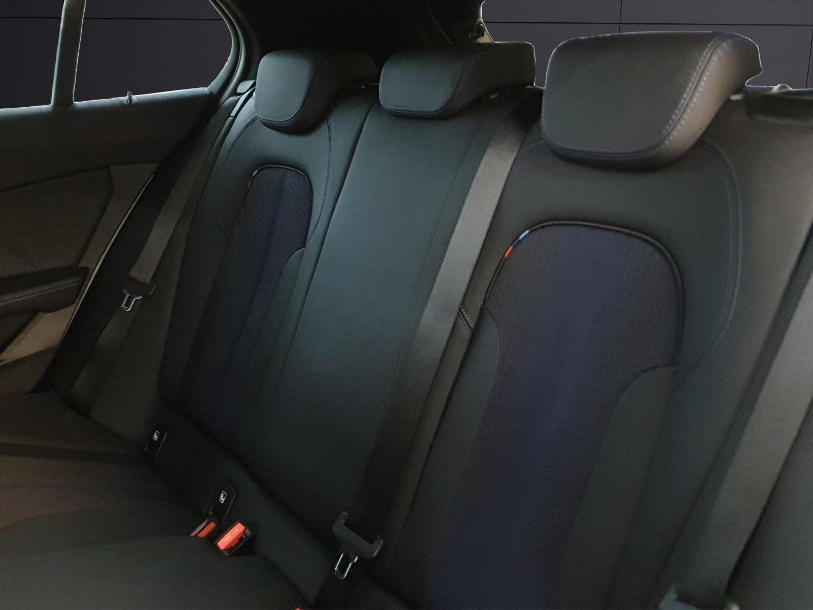 BMW 120i-image-11
