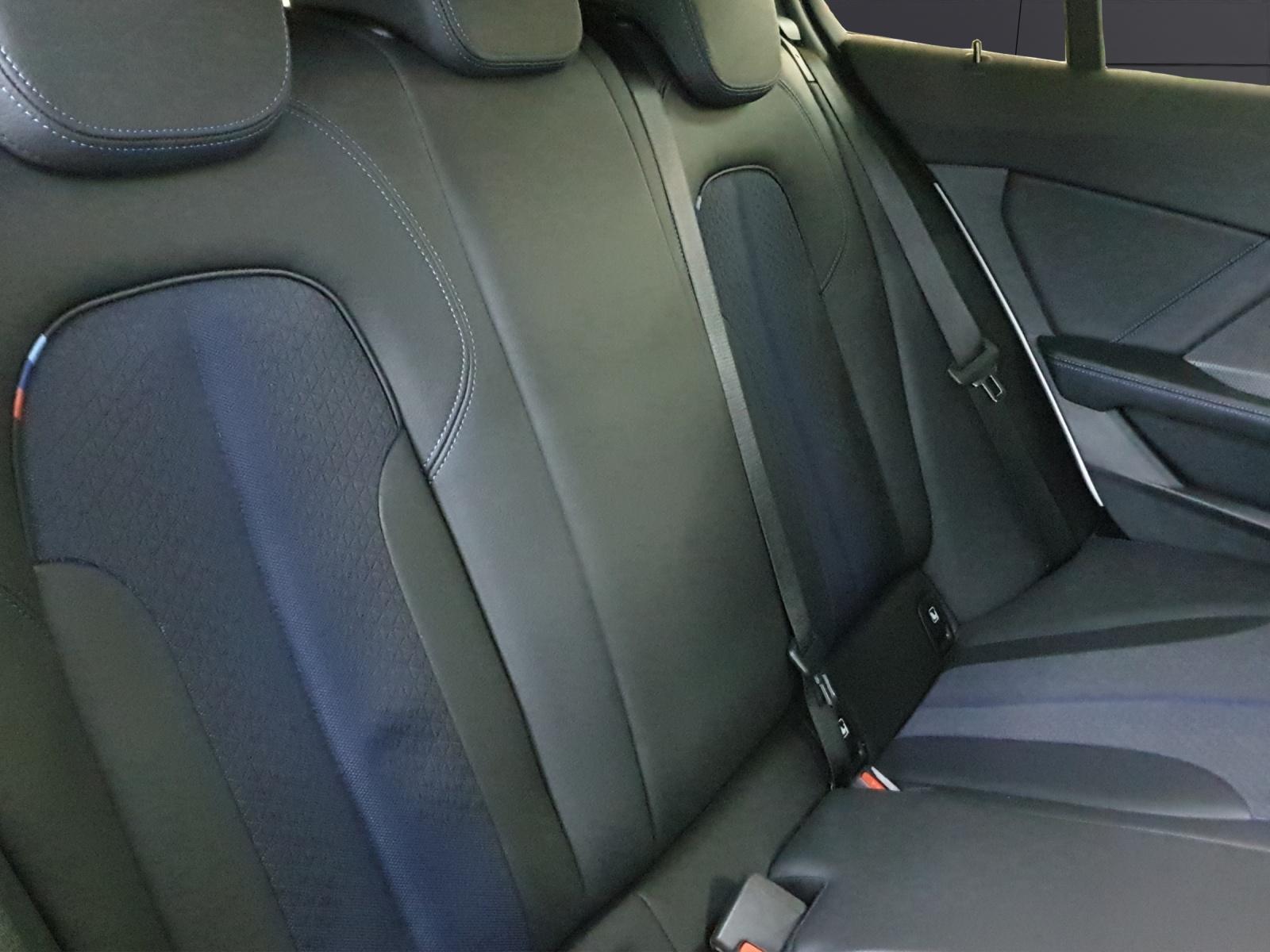 BMW 120i-image-13