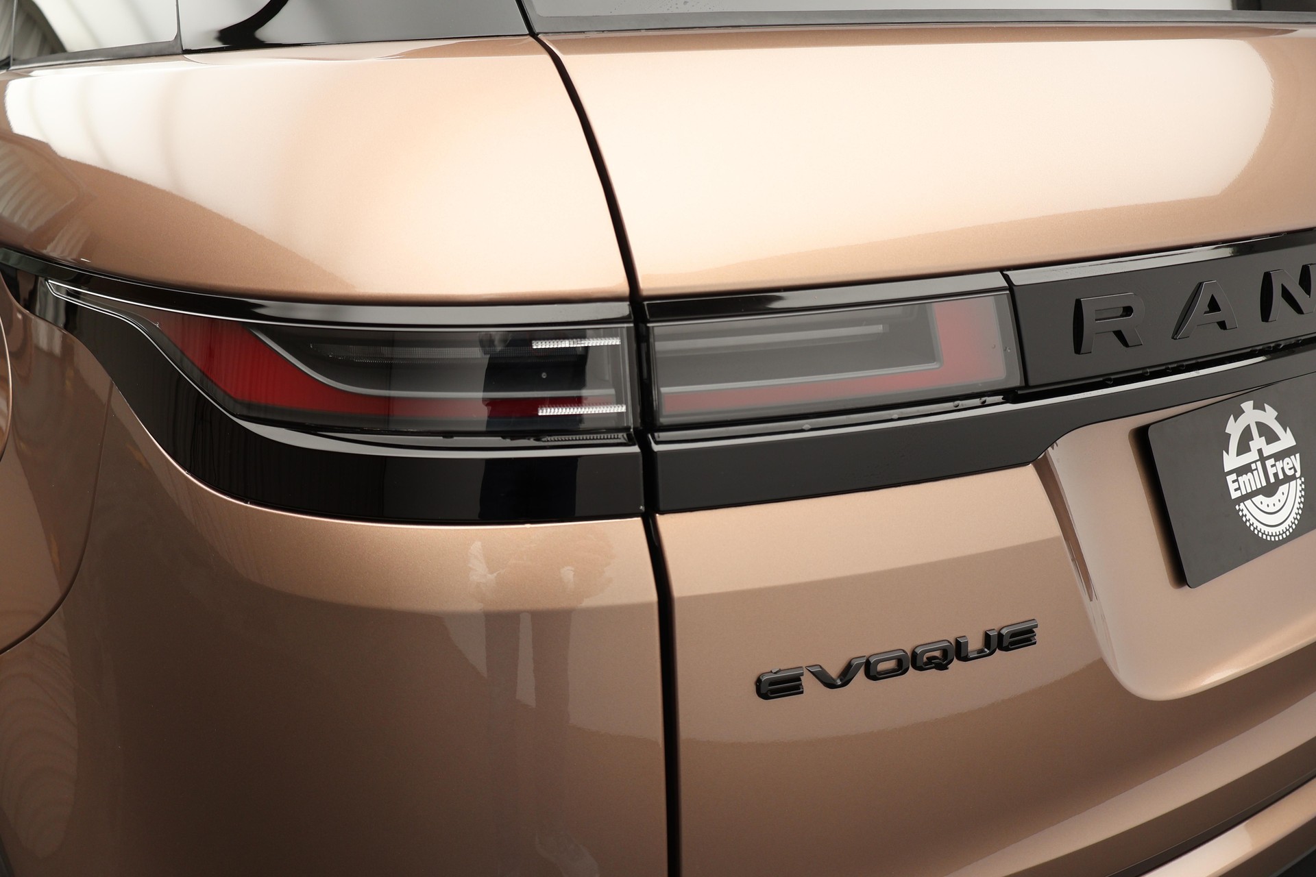 LAND ROVER Range Rover Evoque 1.5 T 270e Dynamic SE-image-19
