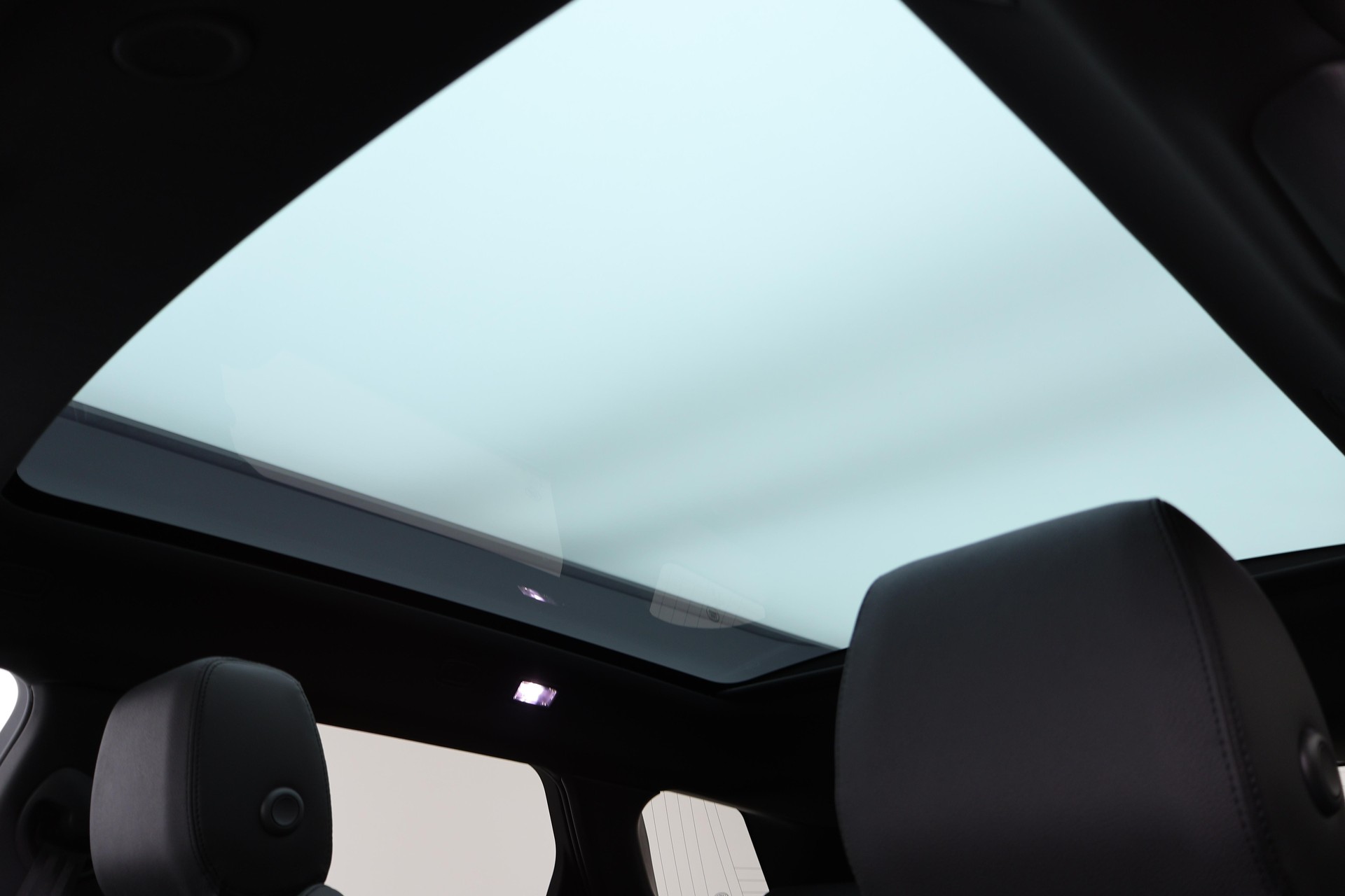 LAND ROVER Range Rover Evoque 1.5 T 270e Dynamic SE-image-16