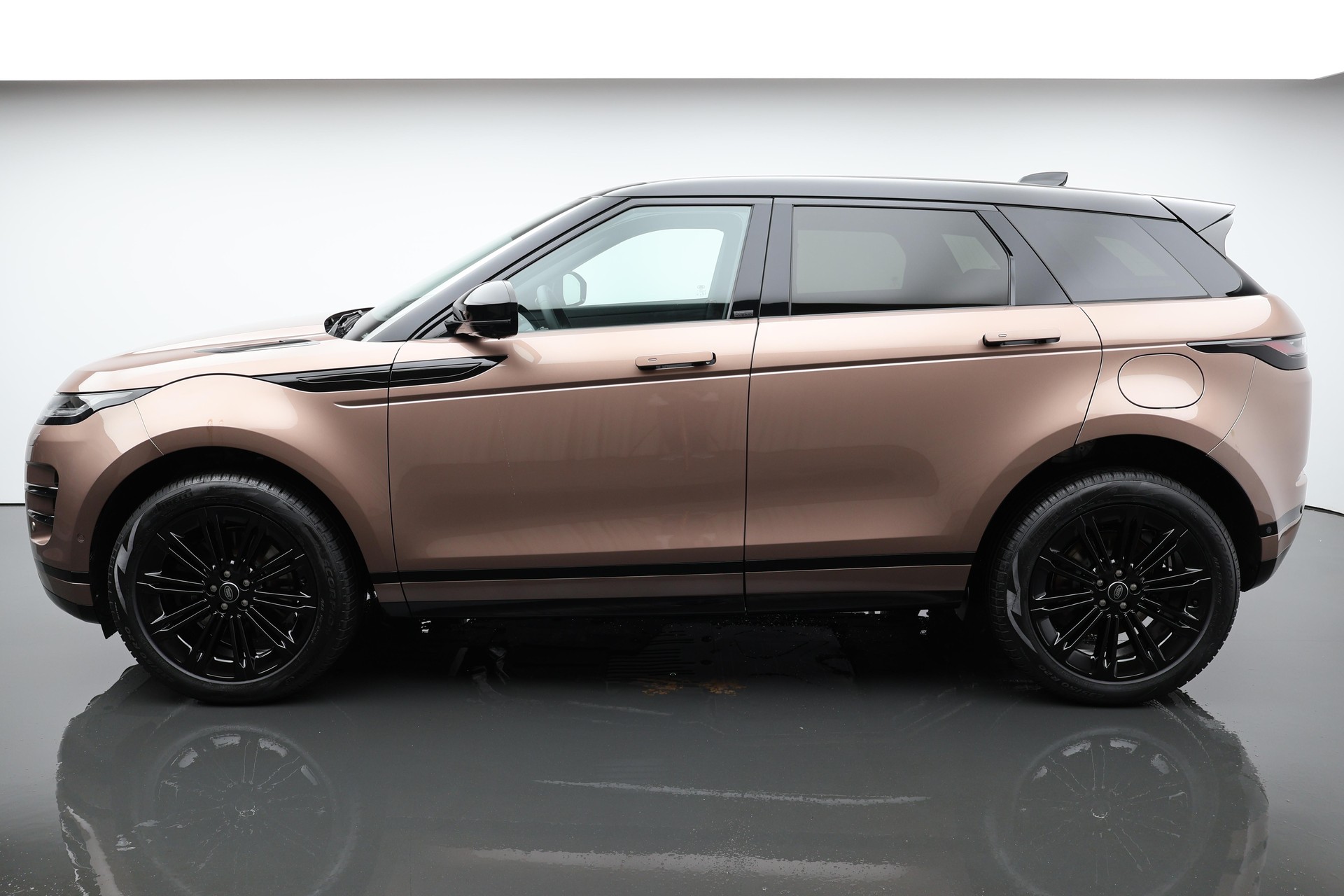 LAND ROVER Range Rover Evoque 1.5 T 270e Dynamic SE-showroom-element-1