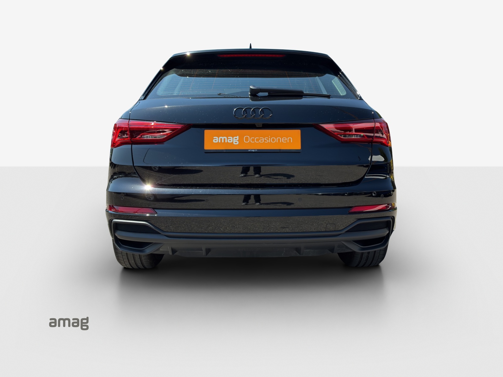 AUDI Q3 35 TFSI S line Attraction S-tronic-showroom-element-3