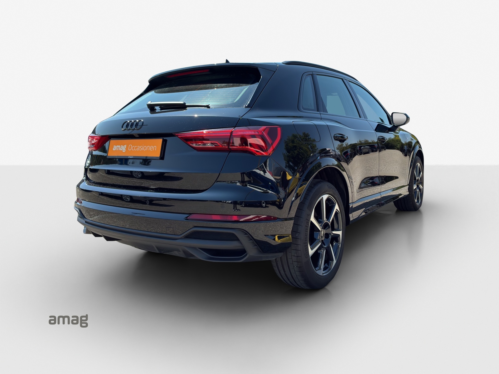 AUDI Q3 35 TFSI S line Attraction S-tronic-image-4