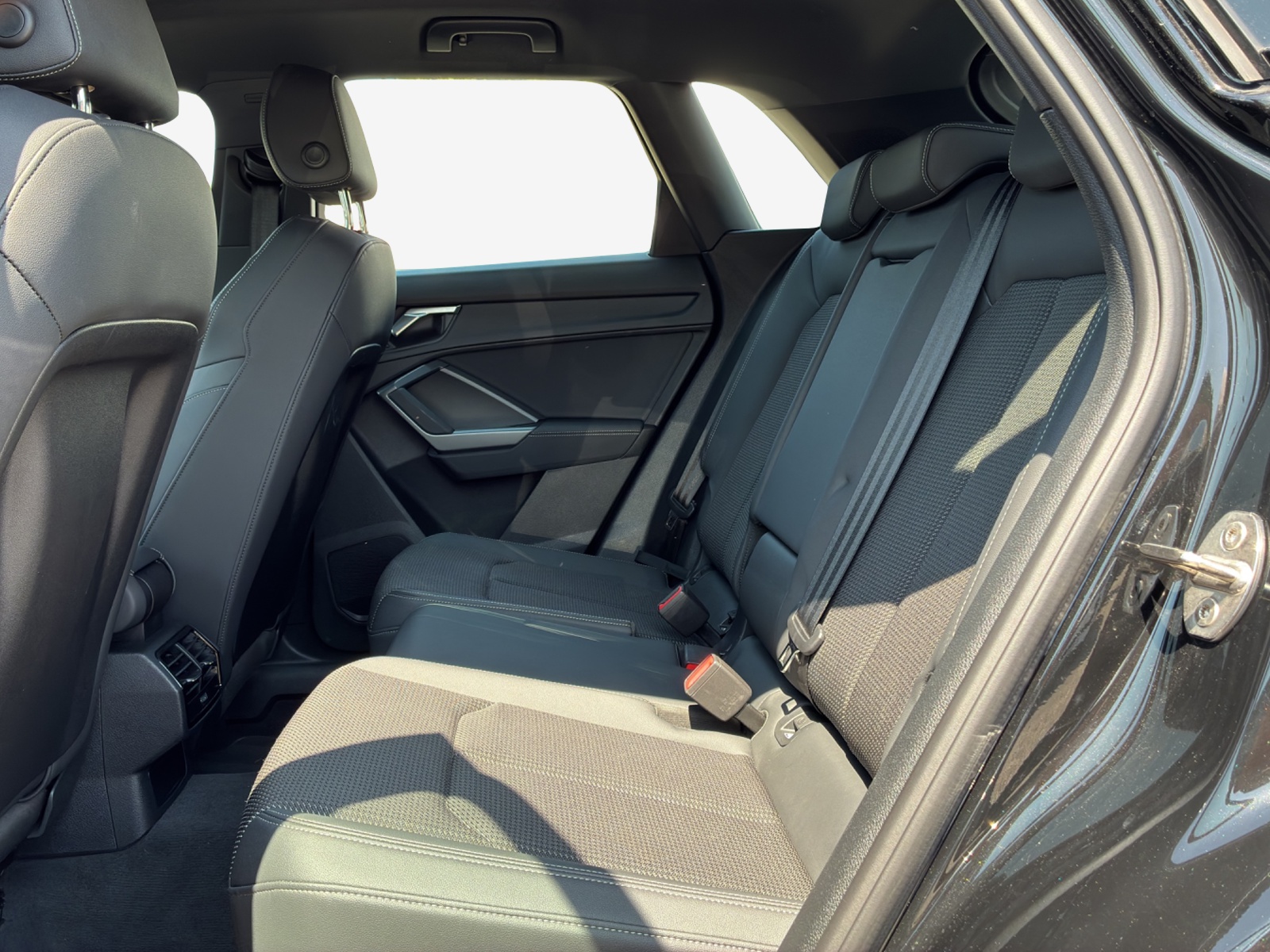AUDI Q3 35 TFSI S line Attraction S-tronic-image-11