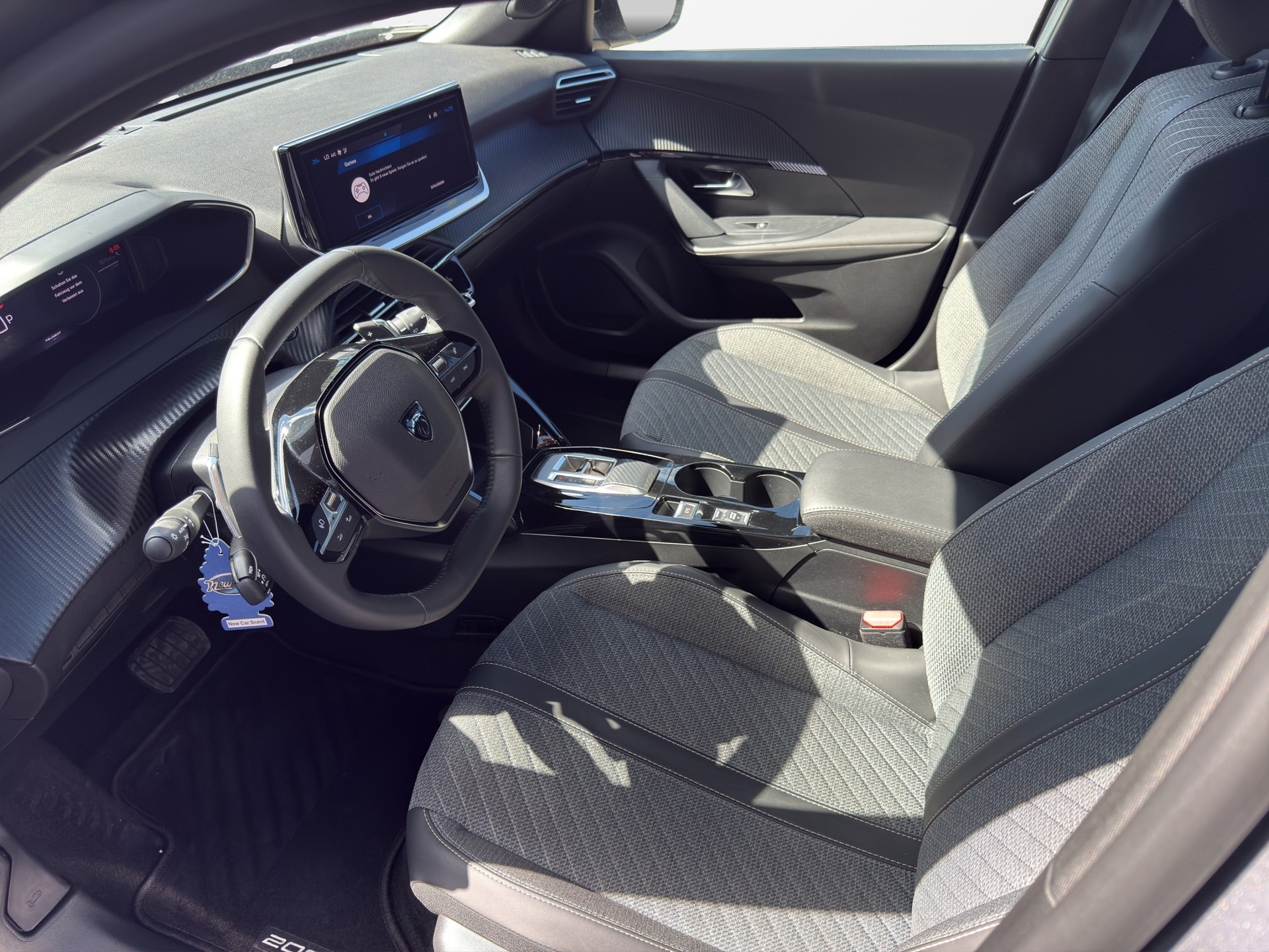 PEUGEOT 2008 1.2 145 MHEV Allure-image-10