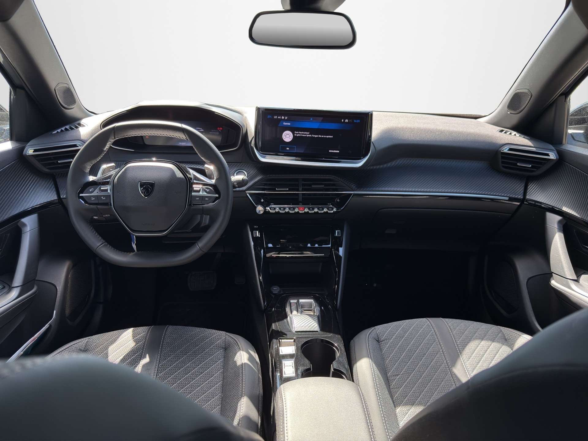 PEUGEOT 2008 1.2 145 MHEV Allure-image-11