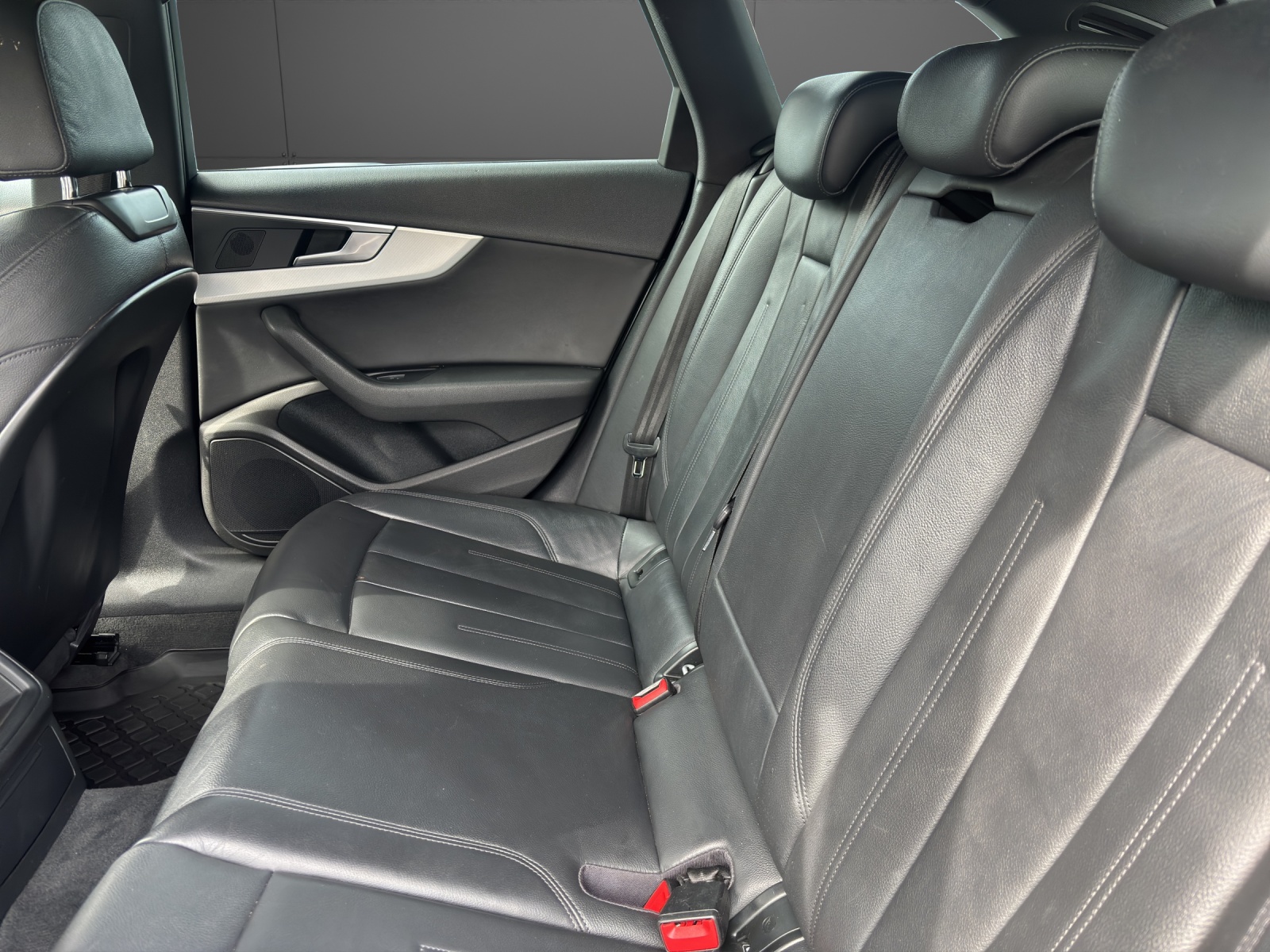 AUDI A4 Avant 3.0 TDI Sport quattro tiptronic-image-11