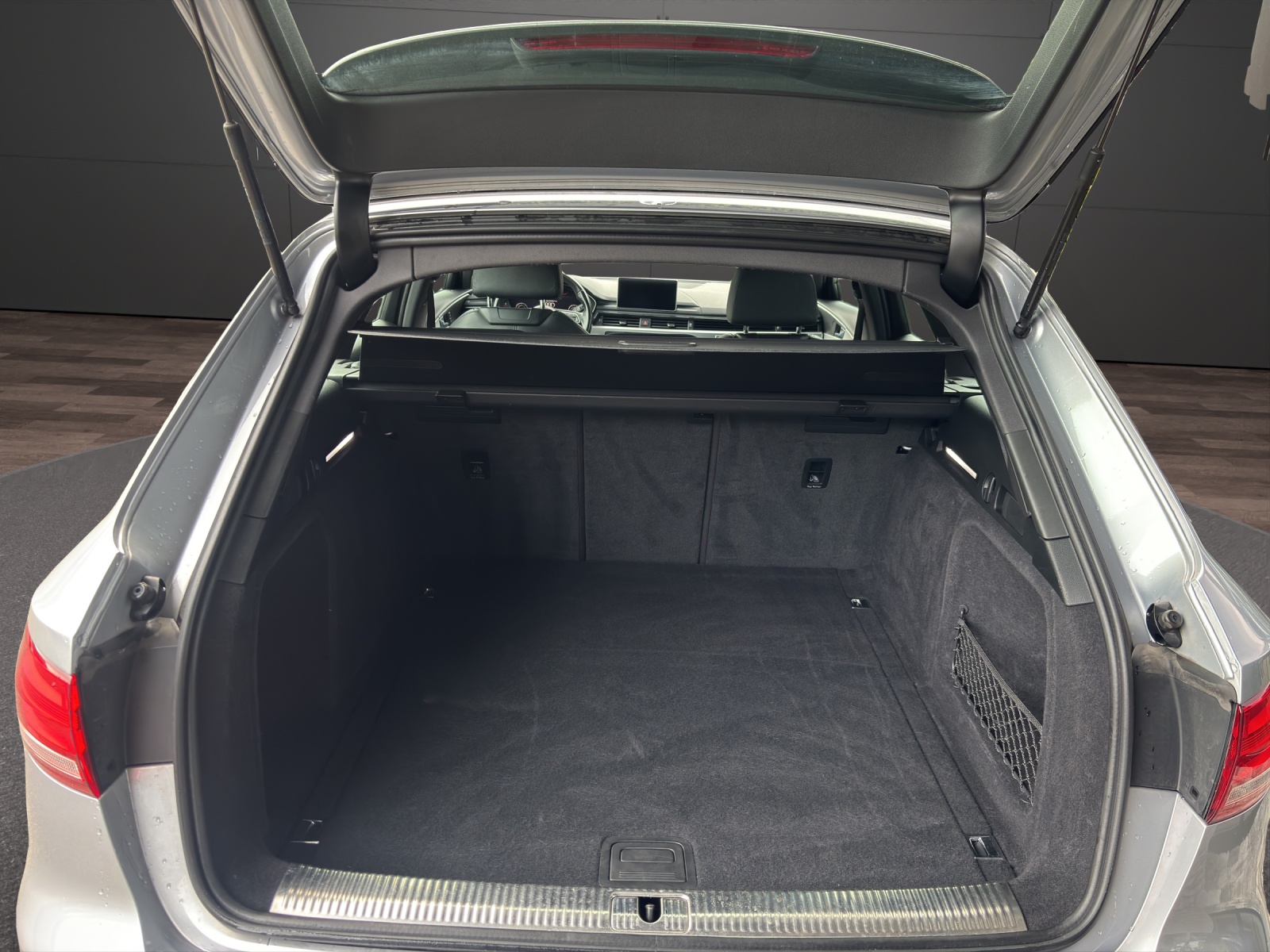 AUDI A4 Avant 3.0 TDI Sport quattro tiptronic-image-12