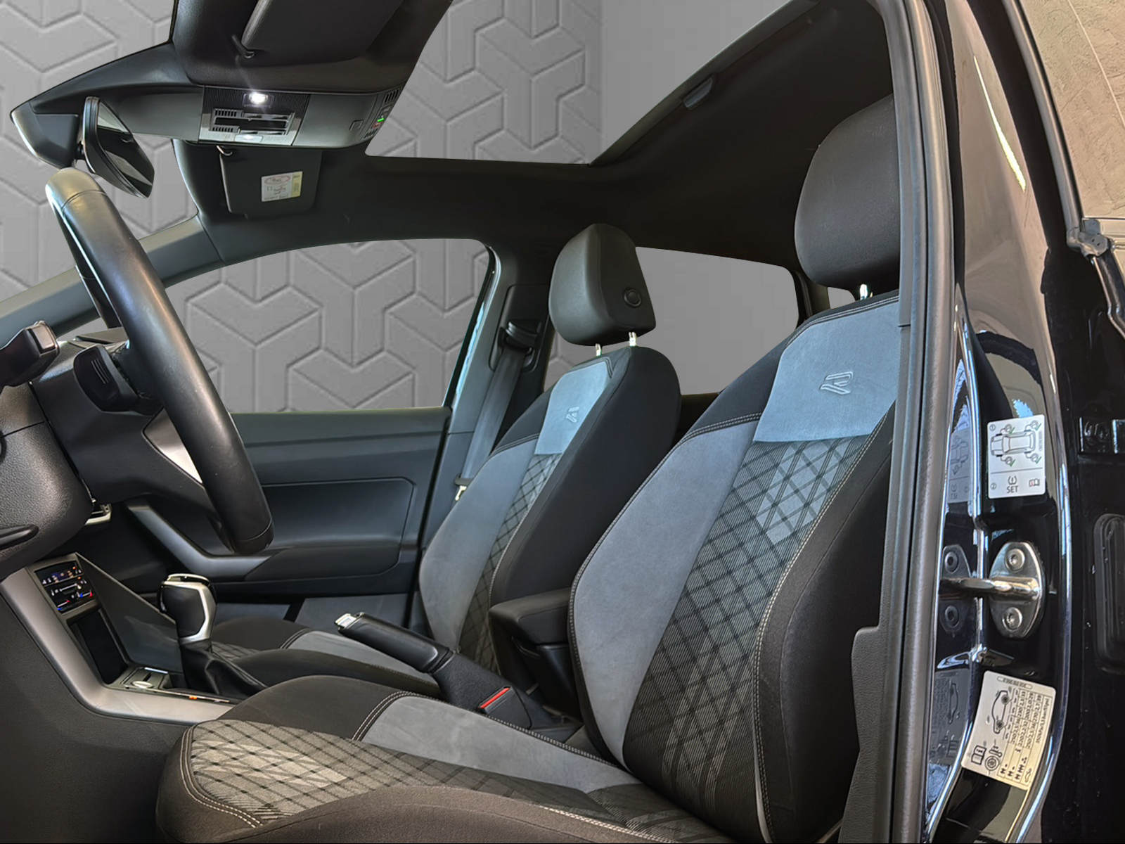 VW Polo 1.0 TSI R-Line DSG-image-10