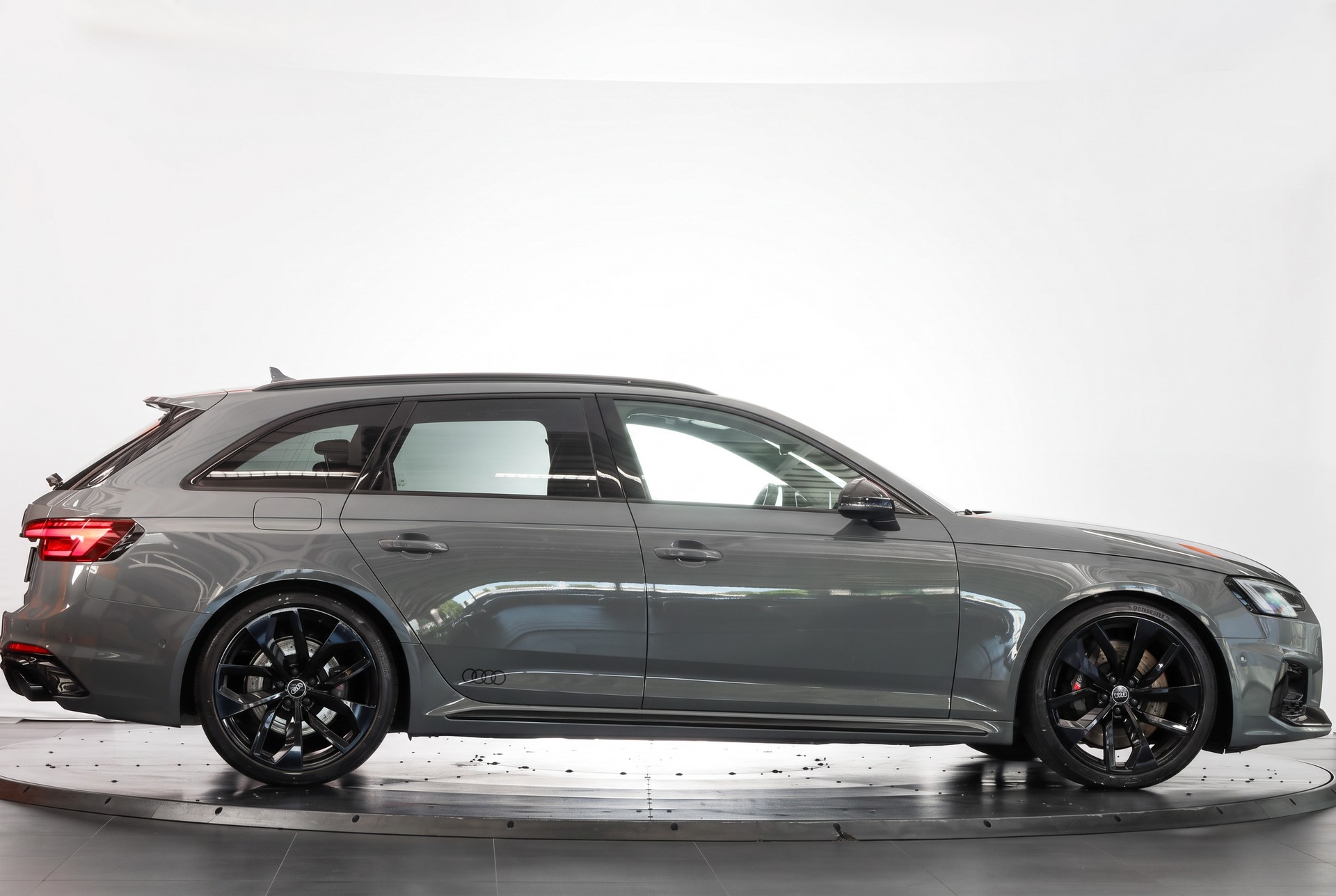 AUDI RS4 Avant 2.9 TFSI quattro NIMBUS GRAU * ACC * B&O * Pack Dynamic-image-4