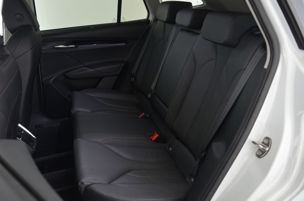 SKODA Enyaq iV 80-image-13