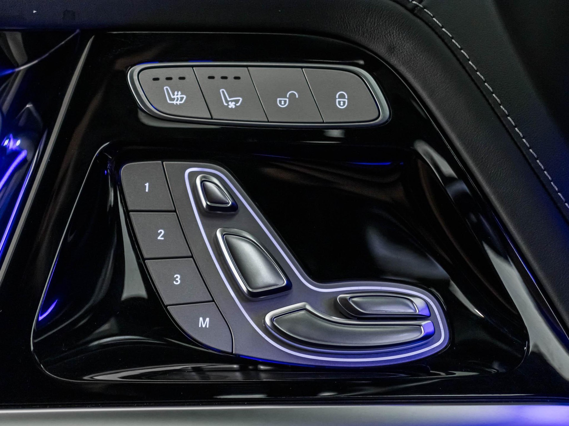 MERCEDES-BENZ G 63 AMG-image-12