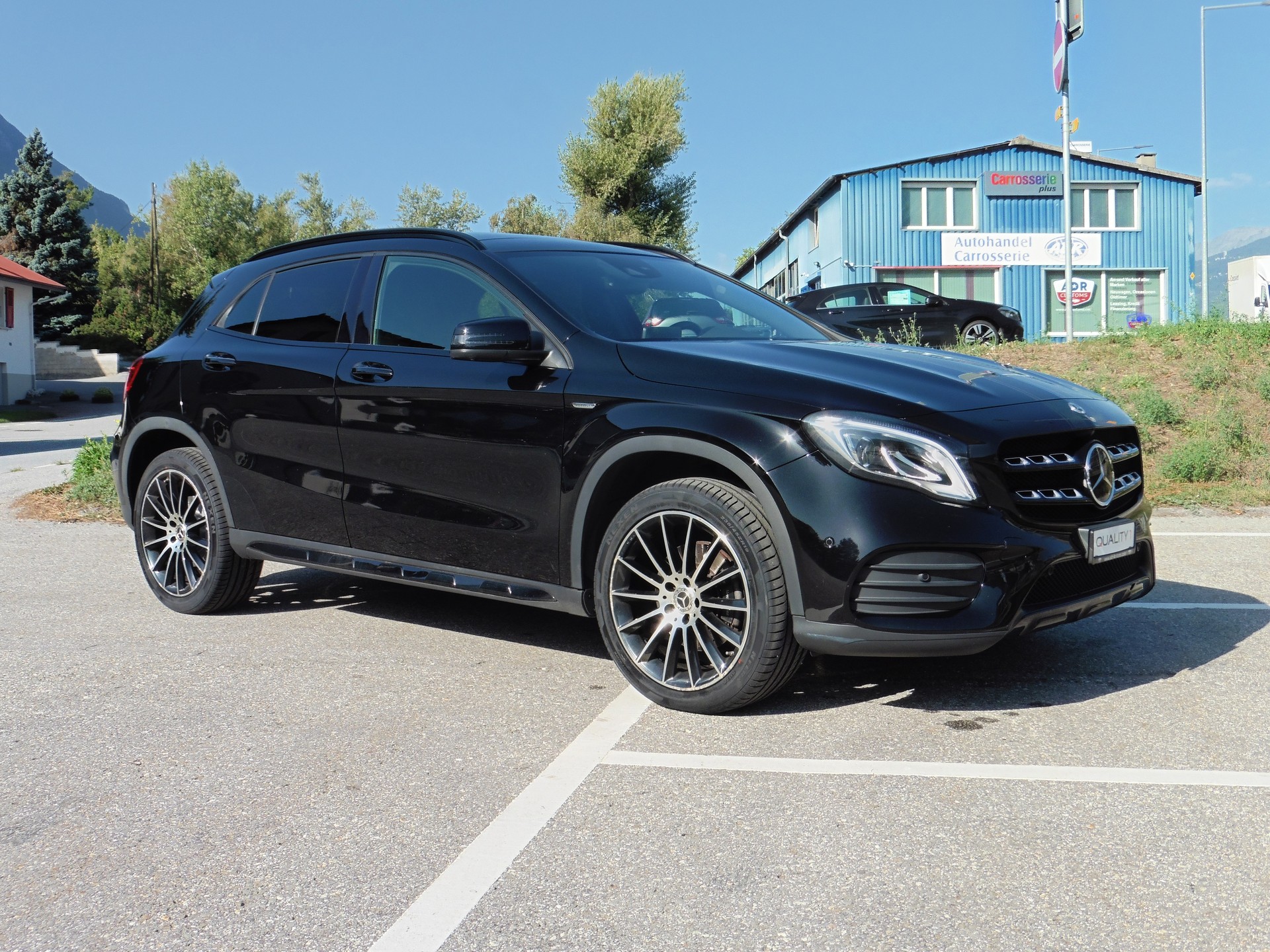 MERCEDES-BENZ GLA 250 AMG Line 4Matic 7G-DCT-image-2