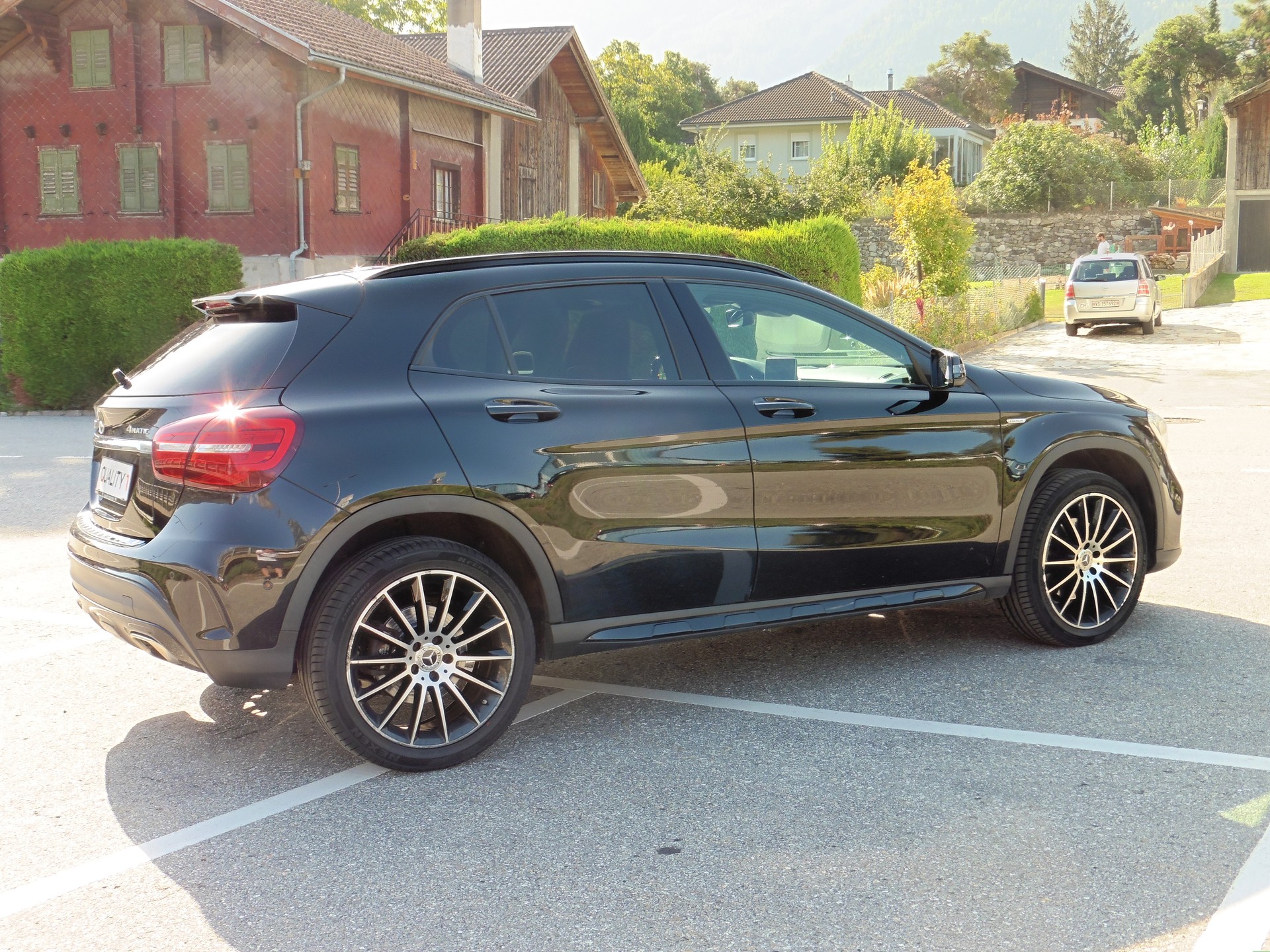 MERCEDES-BENZ GLA 250 AMG Line 4Matic 7G-DCT-image-10