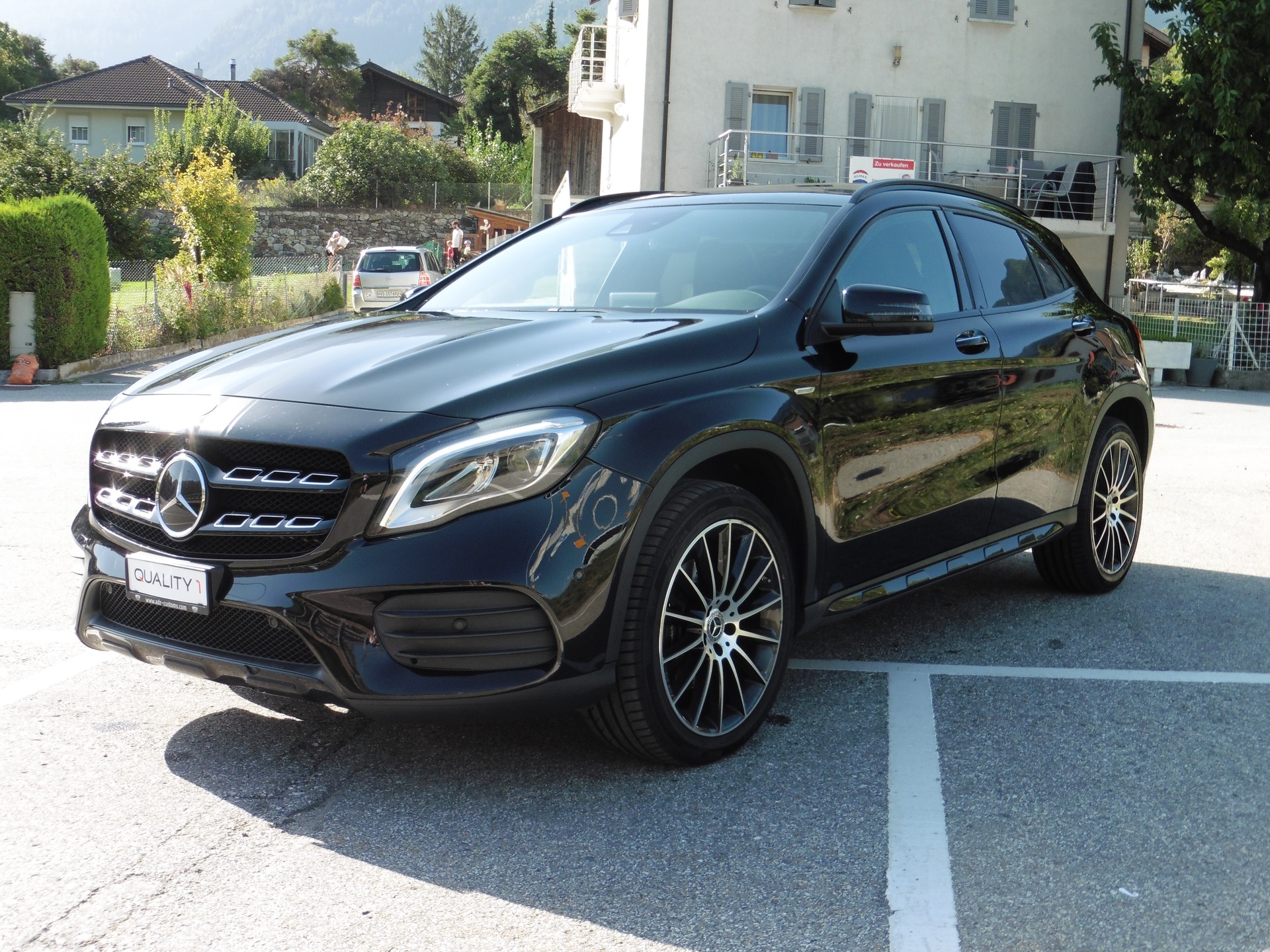 MERCEDES-BENZ GLA 250 AMG Line 4Matic 7G-DCT-image-1