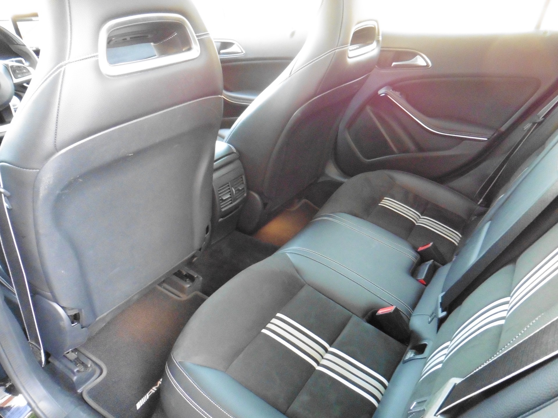 MERCEDES-BENZ GLA 250 AMG Line 4Matic 7G-DCT-image-22