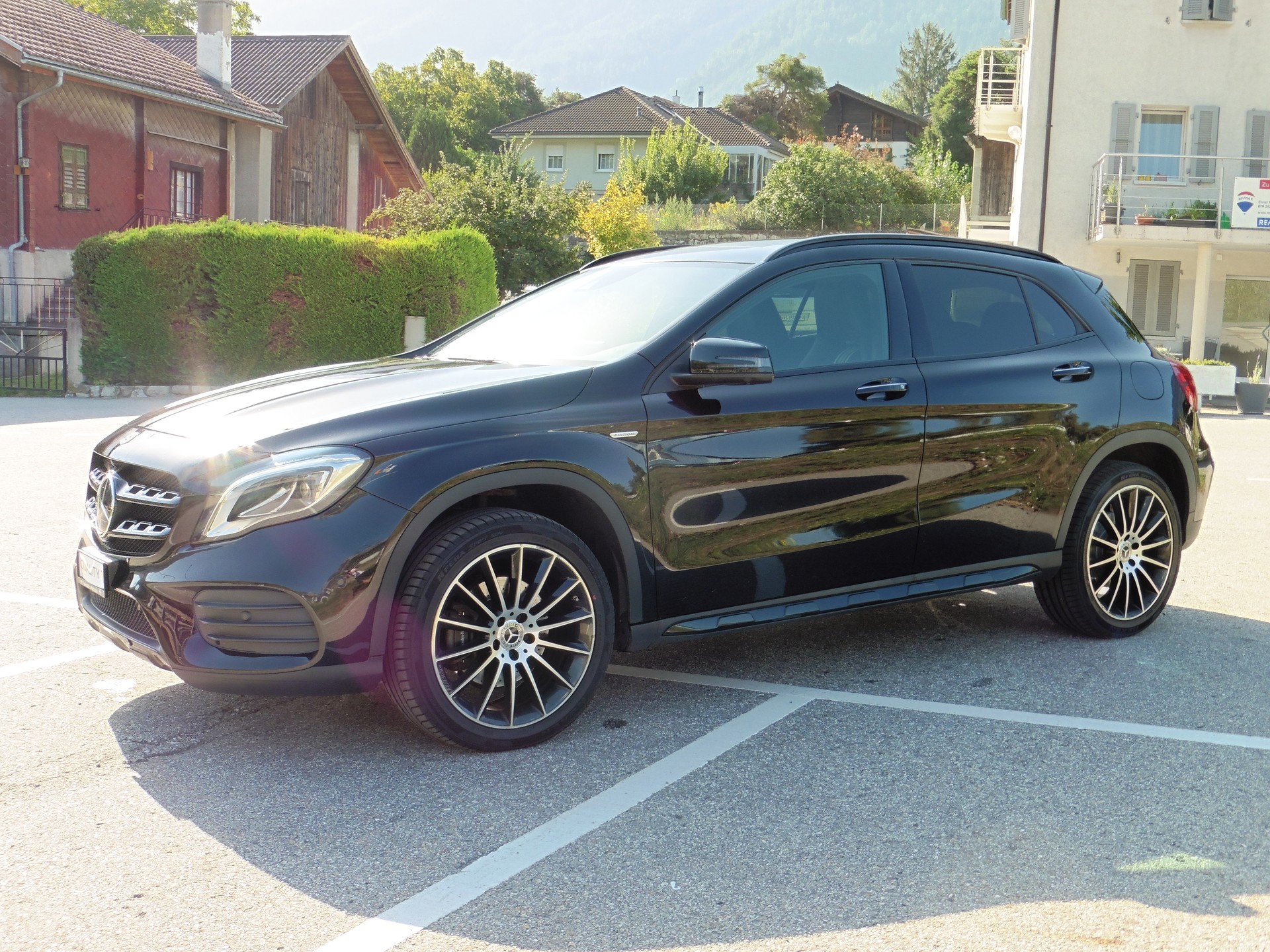 MERCEDES-BENZ GLA 250 AMG Line 4Matic 7G-DCT-image-5