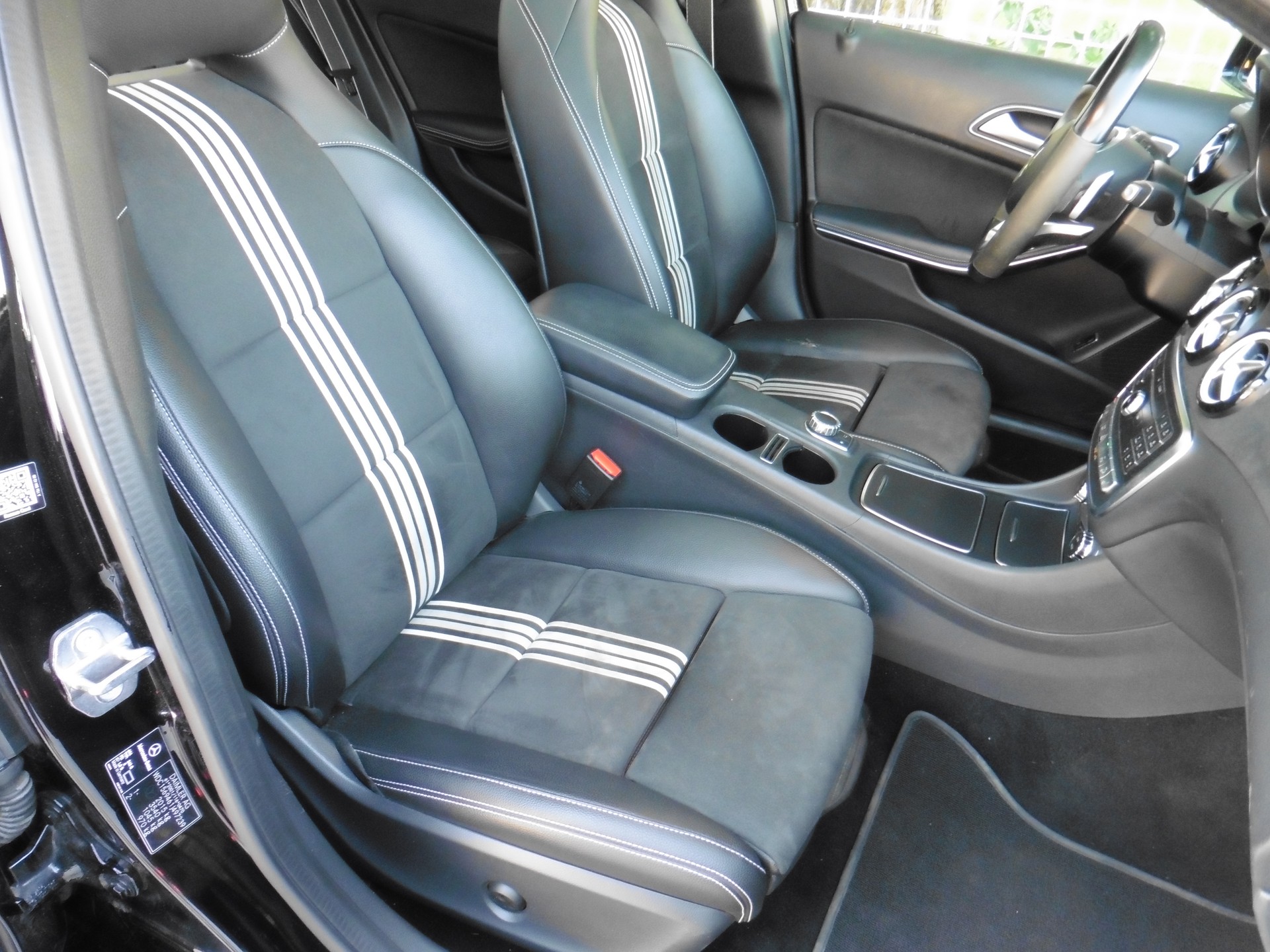 MERCEDES-BENZ GLA 250 AMG Line 4Matic 7G-DCT-image-27