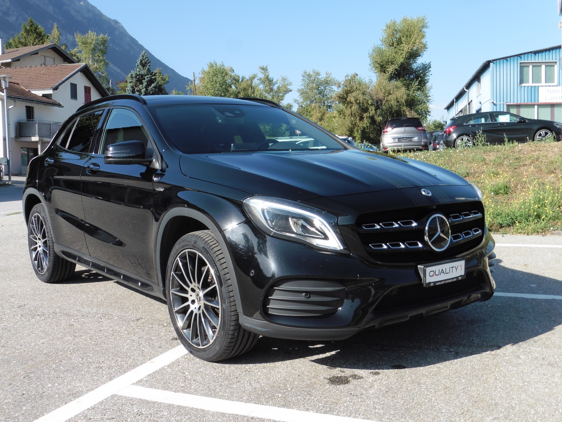 MERCEDES-BENZ GLA 250 AMG Line 4Matic 7G-DCT-image-3