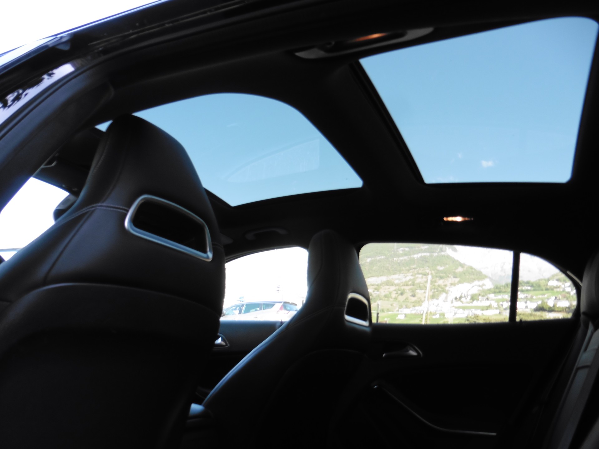 MERCEDES-BENZ GLA 250 AMG Line 4Matic 7G-DCT-image-21