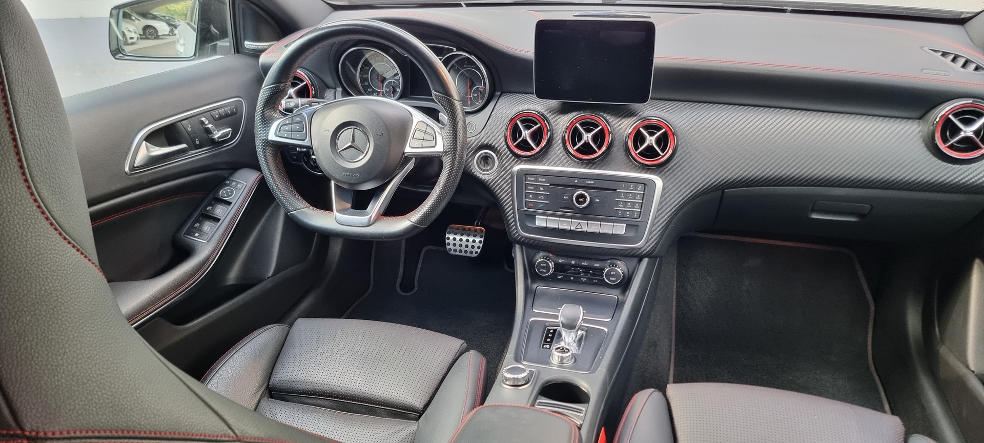 MERCEDES-BENZ A 45 AMG 4Matic-image-6