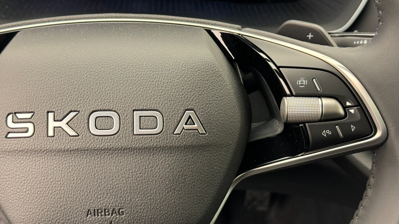 SKODA Octavia Combi 1.5 TSI mHEV DSG Selection-image-9