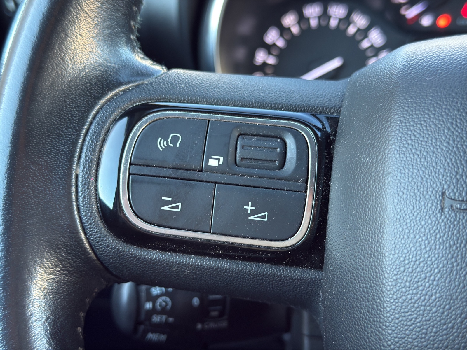 CITROEN C3 Aircross 1.2i PureTech Feel EAT-image-24