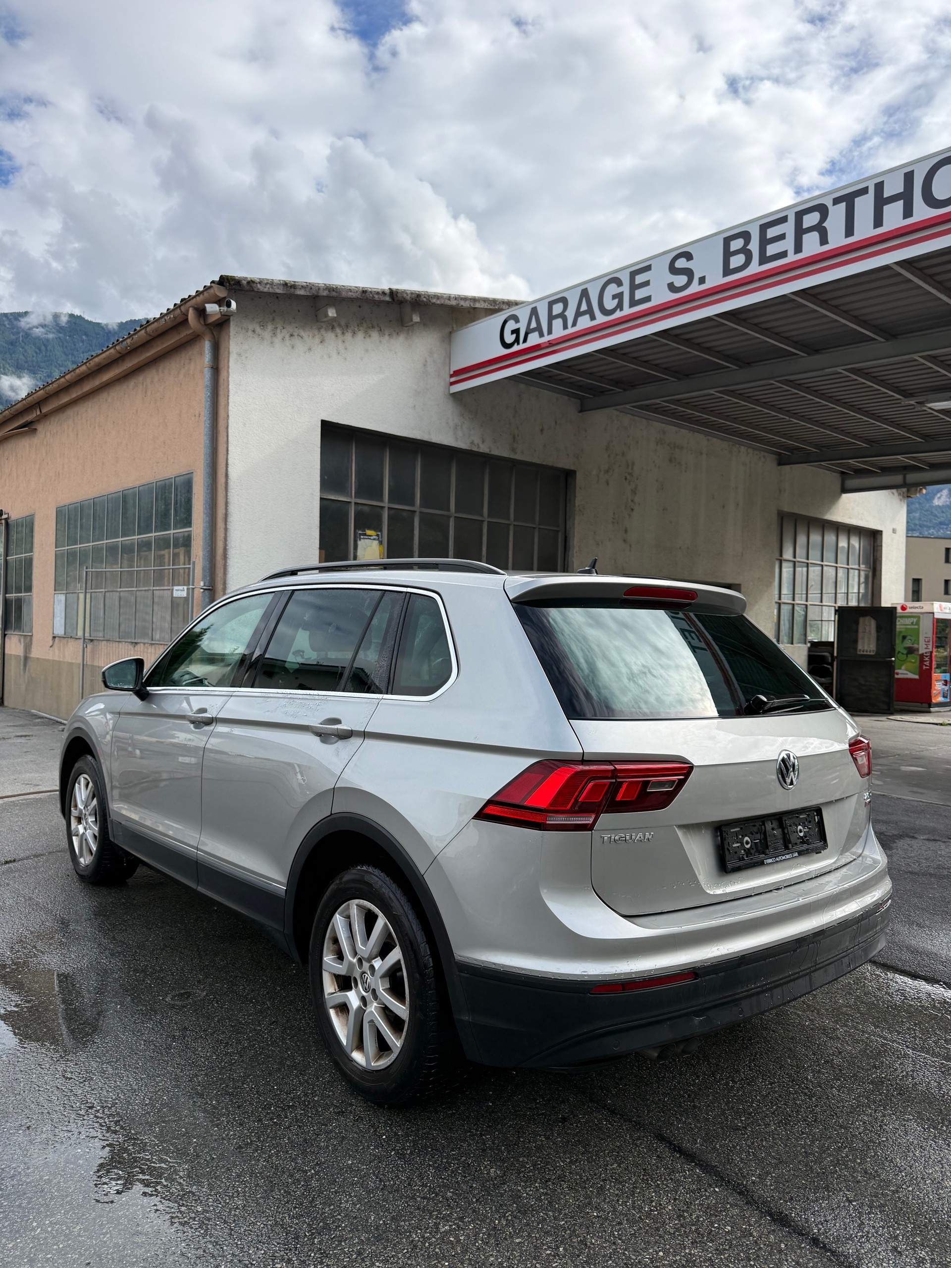 VW Tiguan 2.0 TDI SCR Comfortline 4Motion DSG-image-5