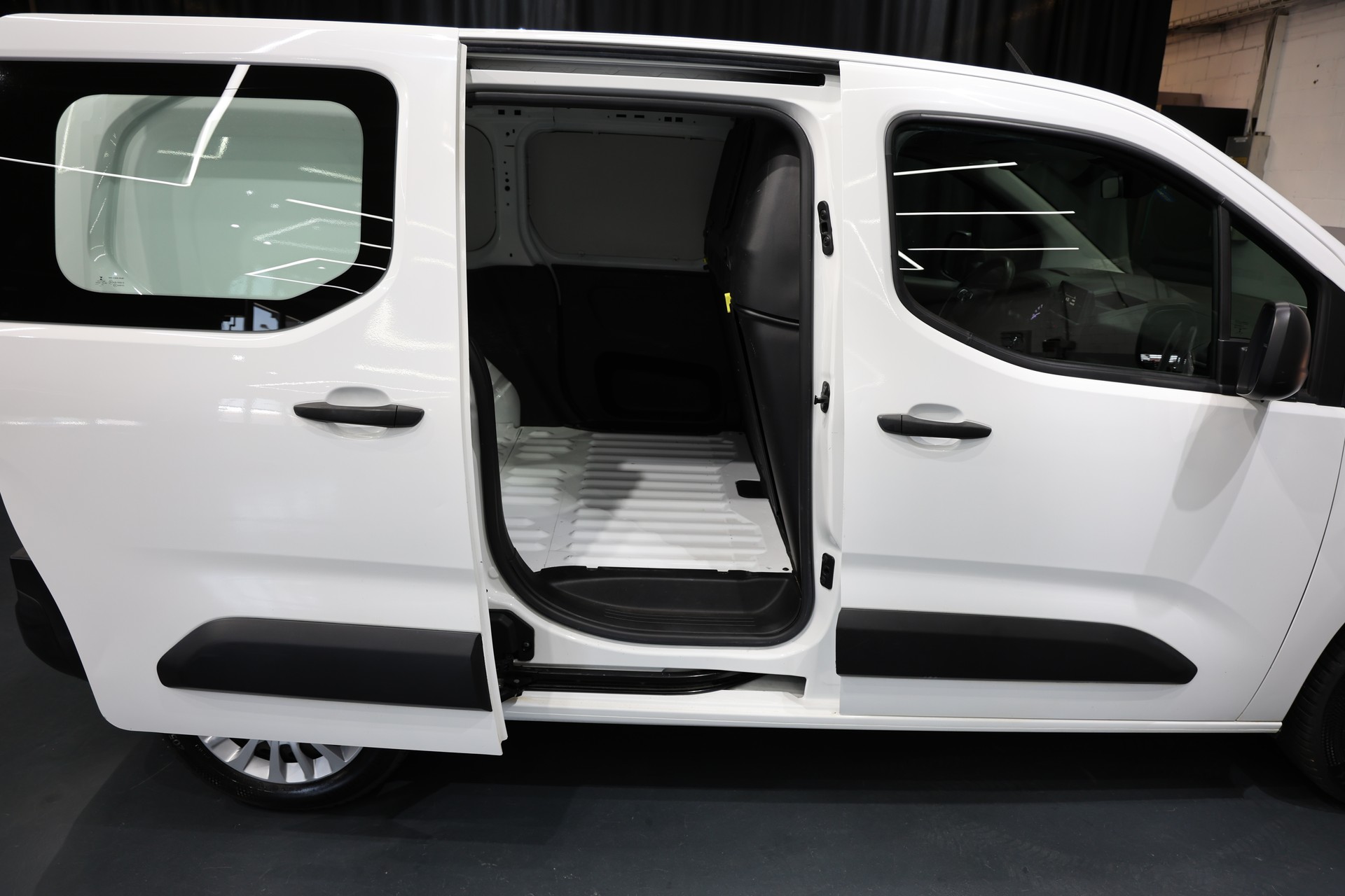 TOYOTA Proace City Van 1.5D Comfort Medium Automatik-image-12