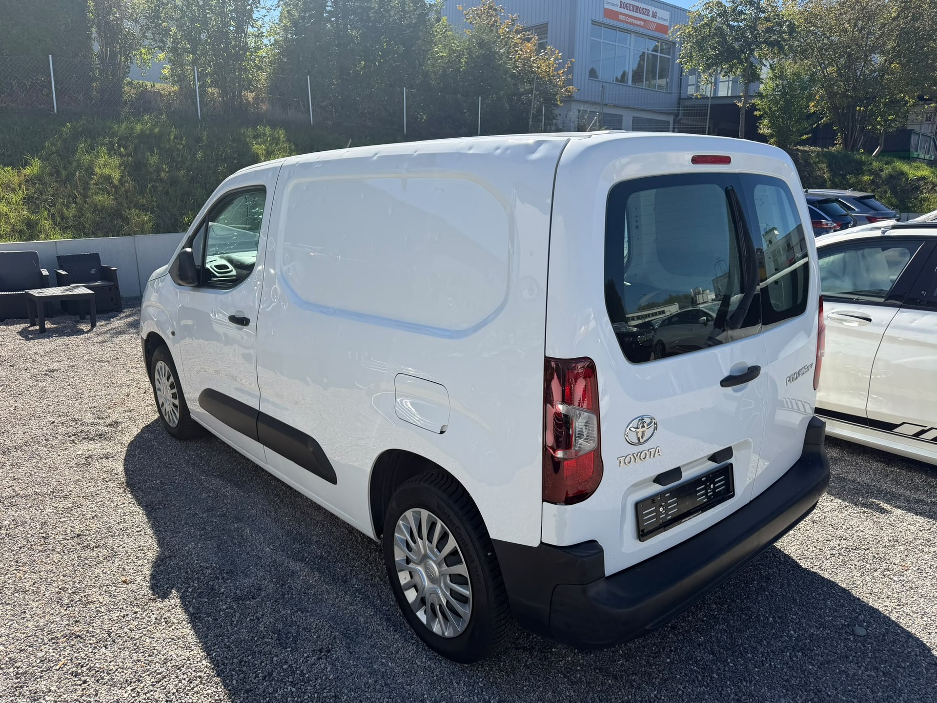 TOYOTA Proace City Van 1.5D Comfort Medium Automatik-image-2