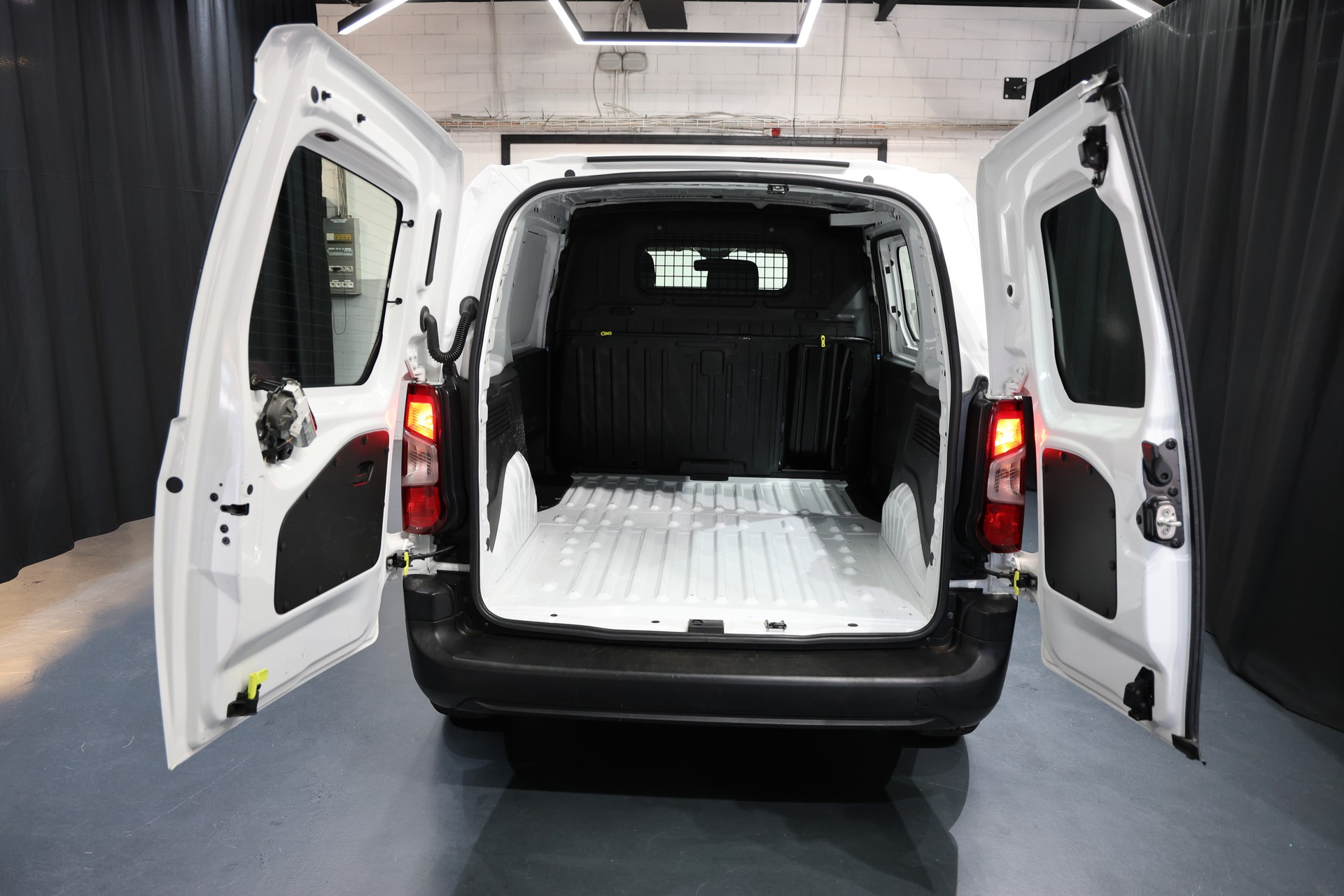 TOYOTA Proace City Van 1.5D Comfort Medium Automatik-image-7