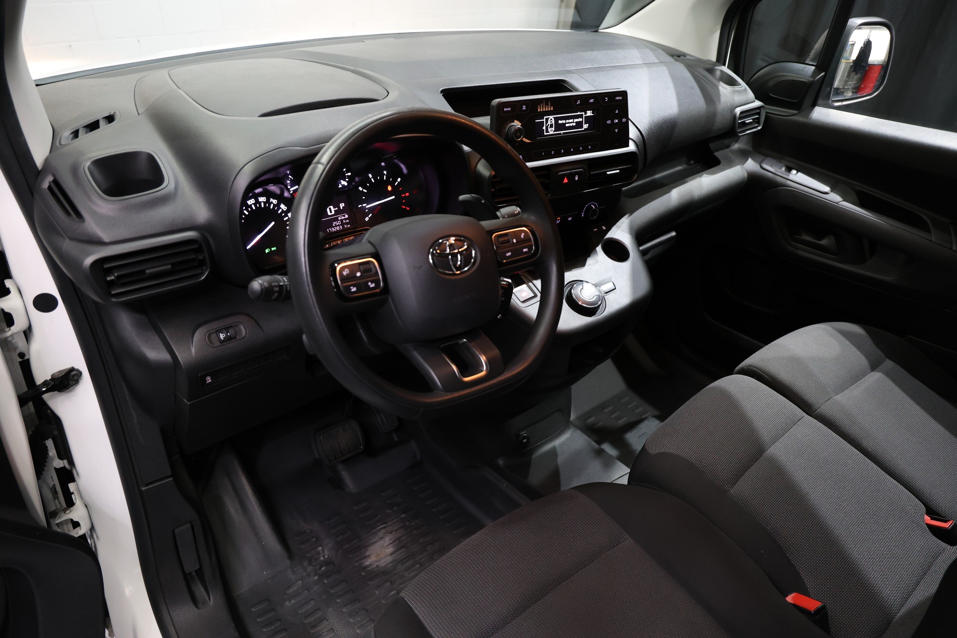 TOYOTA Proace City Van 1.5D Comfort Medium Automatik-image-9