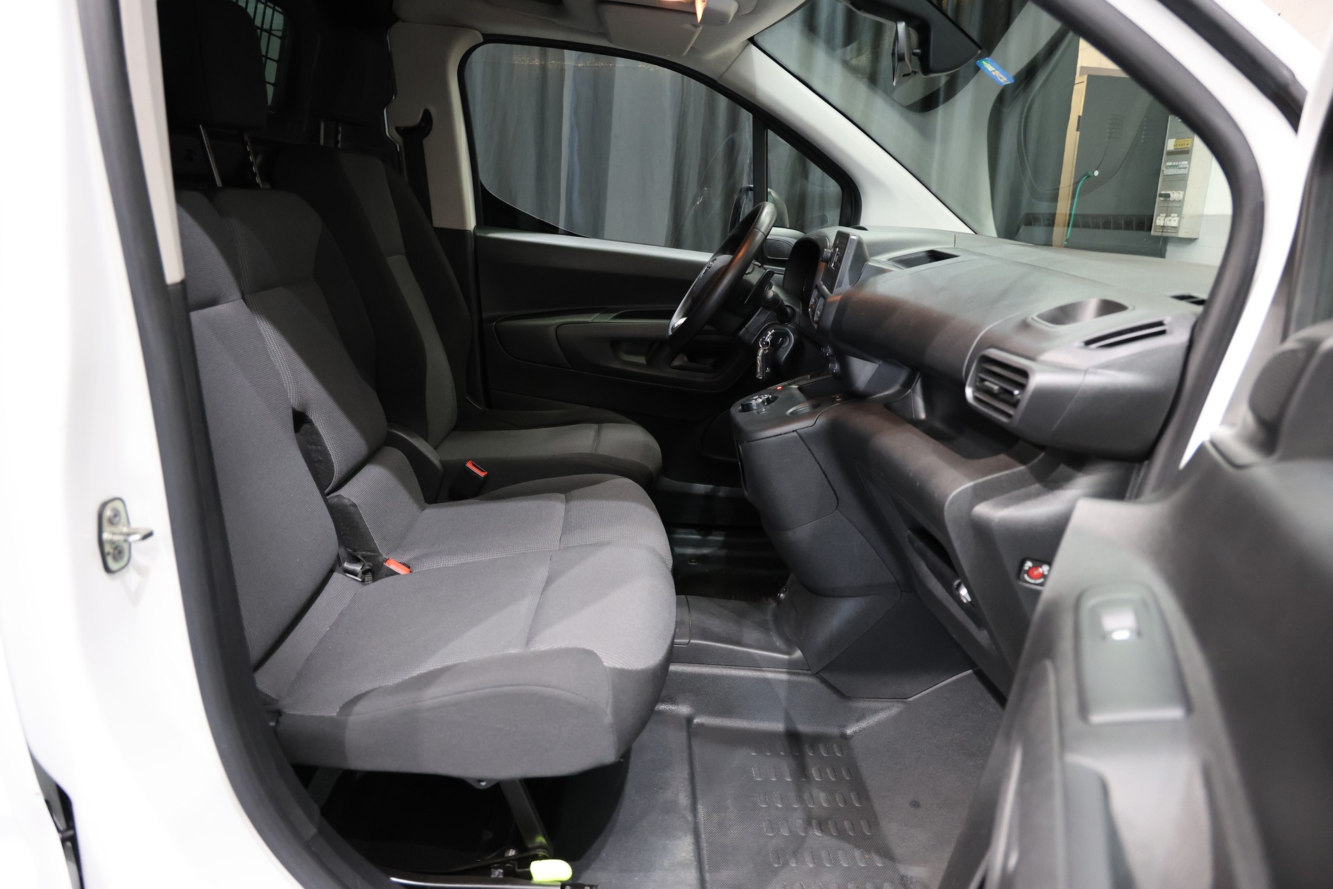 TOYOTA Proace City Van 1.5D Comfort Medium Automatik-image-8
