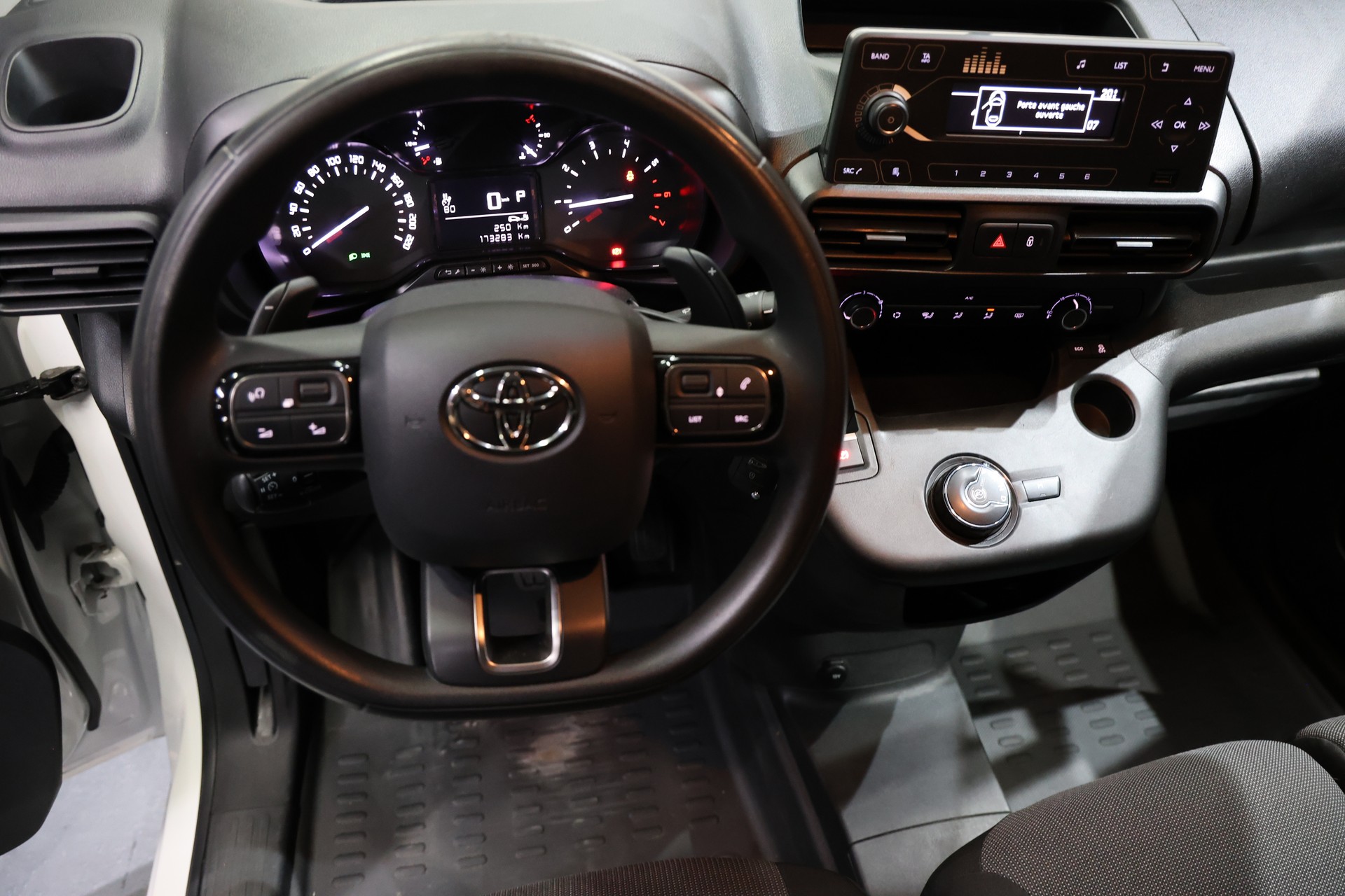 TOYOTA Proace City Van 1.5D Comfort Medium Automatik-image-10
