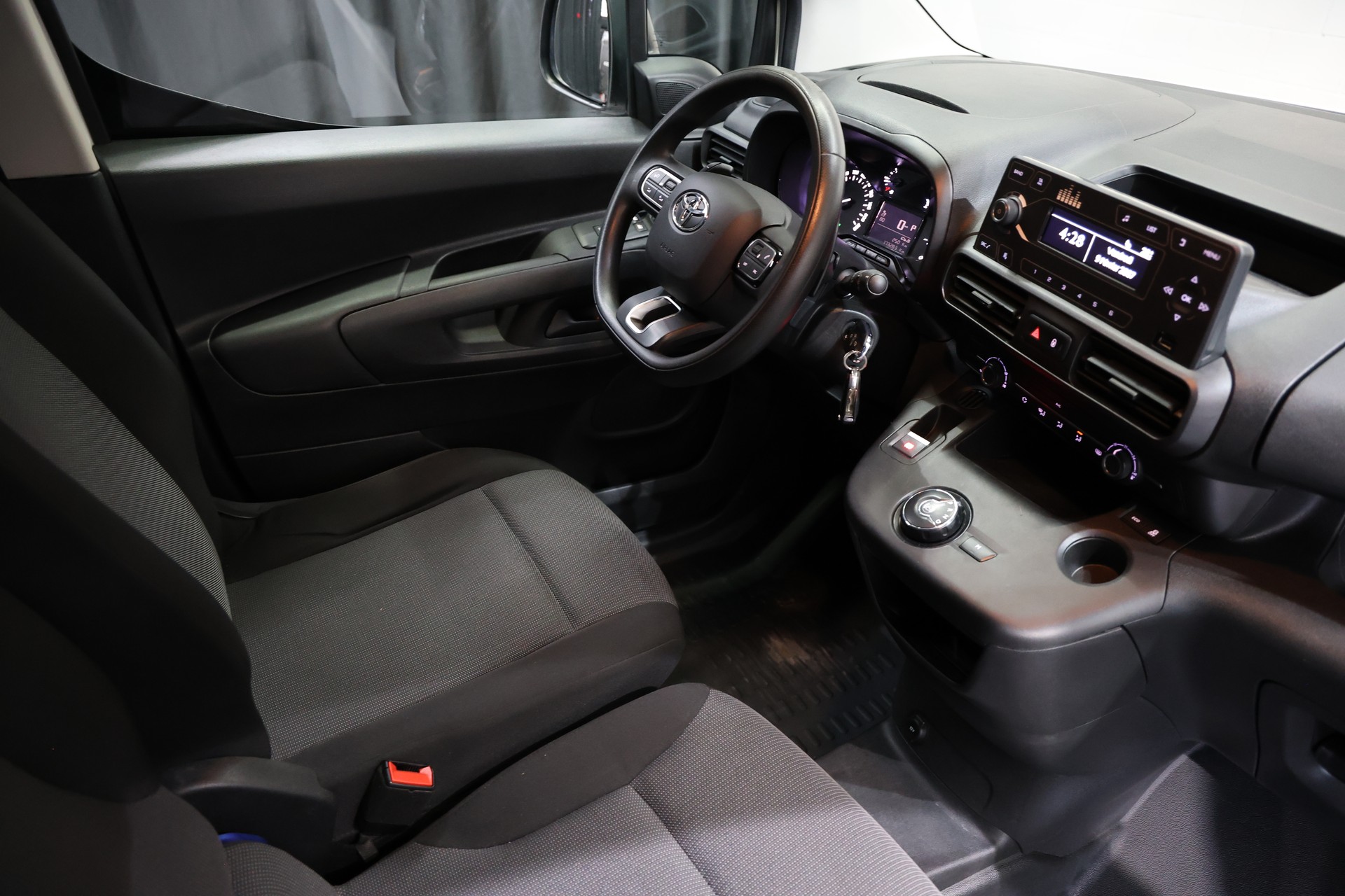 TOYOTA Proace City Van 1.5D Comfort Medium Automatik-image-5