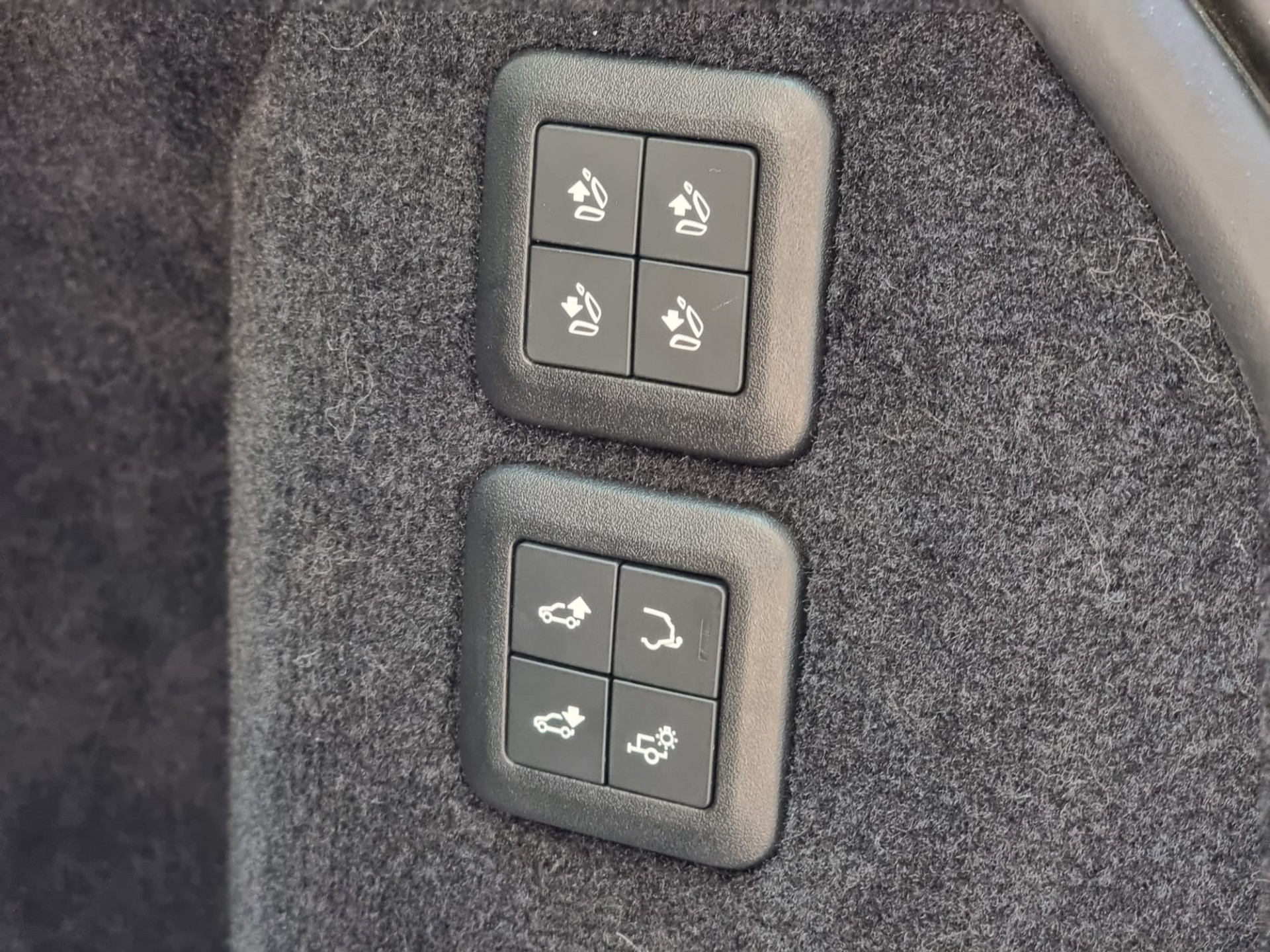LAND ROVER 3.0 SDV6 HSE-image-9