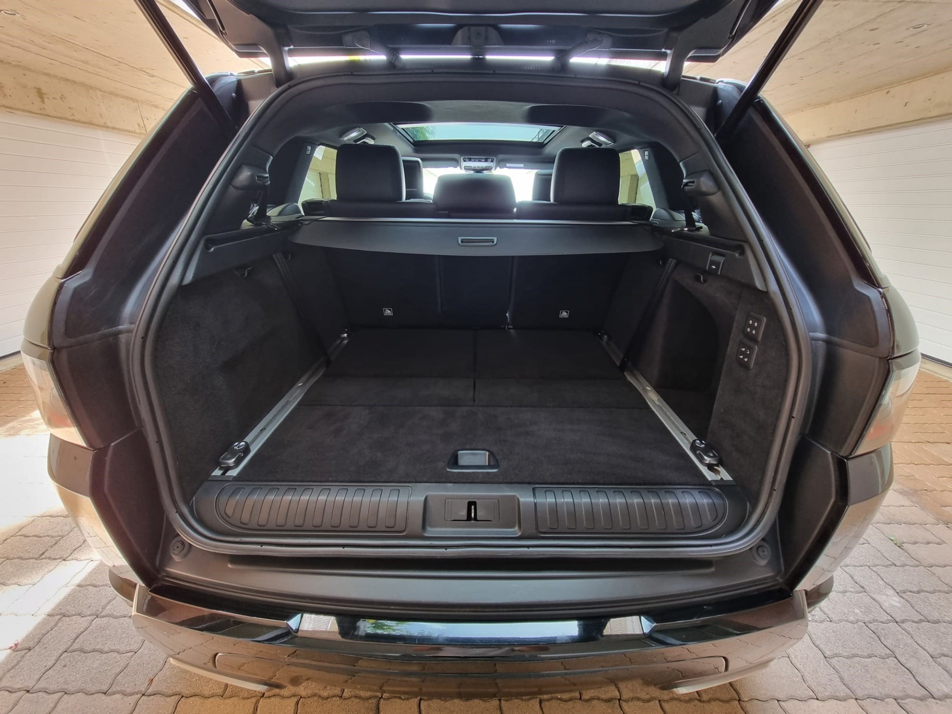 LAND ROVER 3.0 SDV6 HSE-image-8