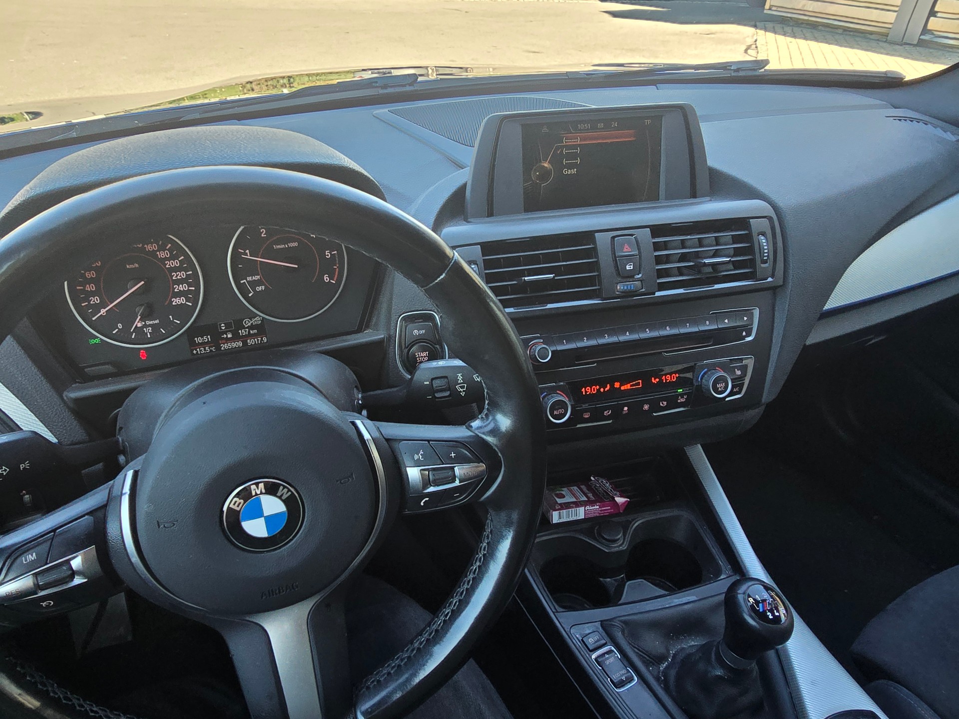 BMW 118d xDrive Sport Line-image-9