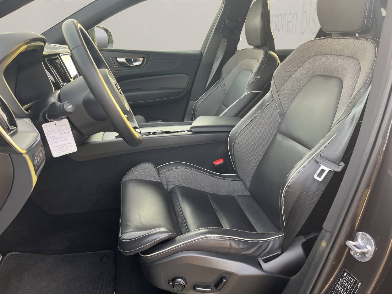 VOLVO XC60 2.0 T6 TE R-Design eAWD .-image-10