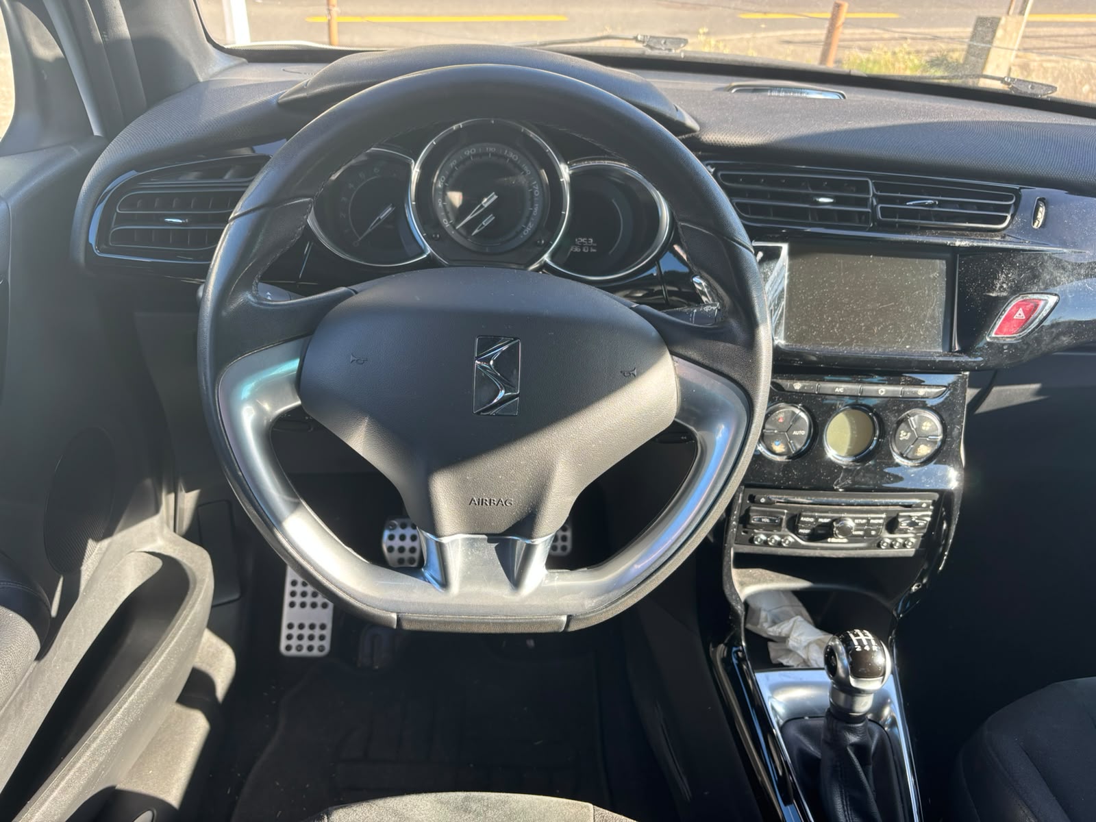 DS AUTOMOBILES DS3 Cabrio 1.6 VTi SO Chic-image-1