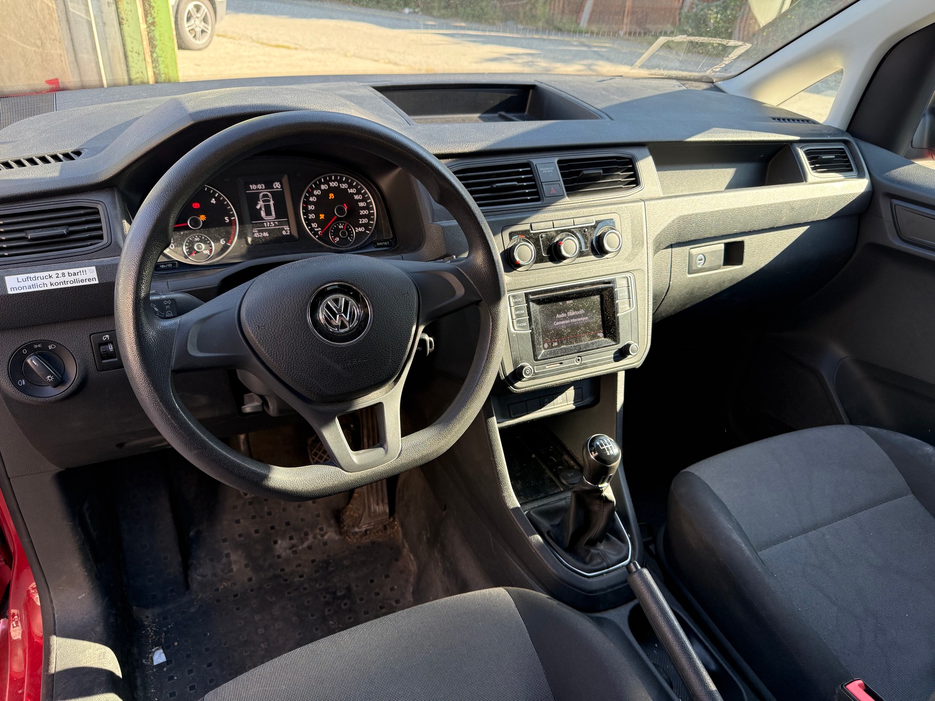 VW Caddy 2.0TDI 4Motion BlueMotion Technology-image-11