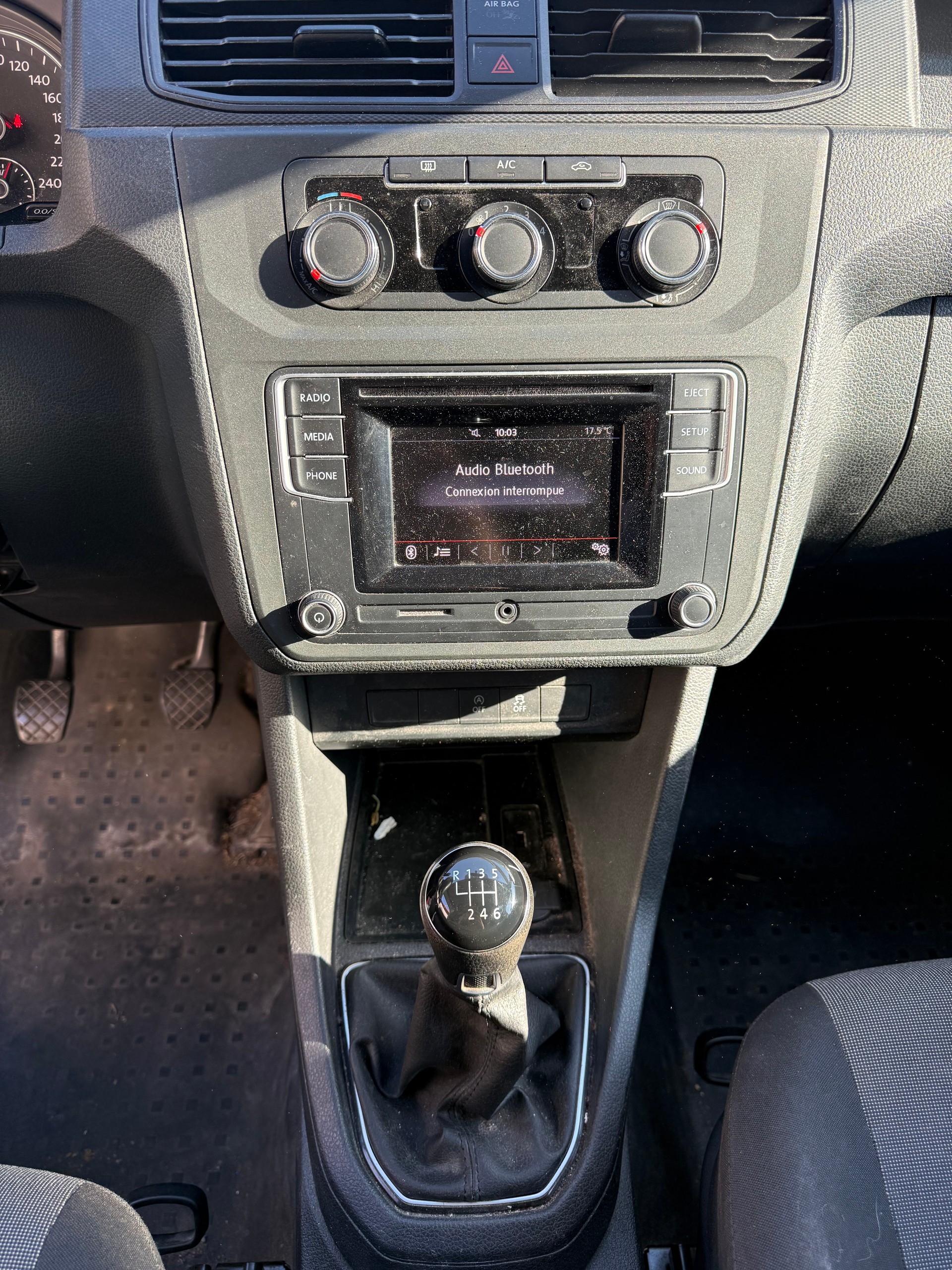 VW Caddy 2.0TDI 4Motion BlueMotion Technology-image-12